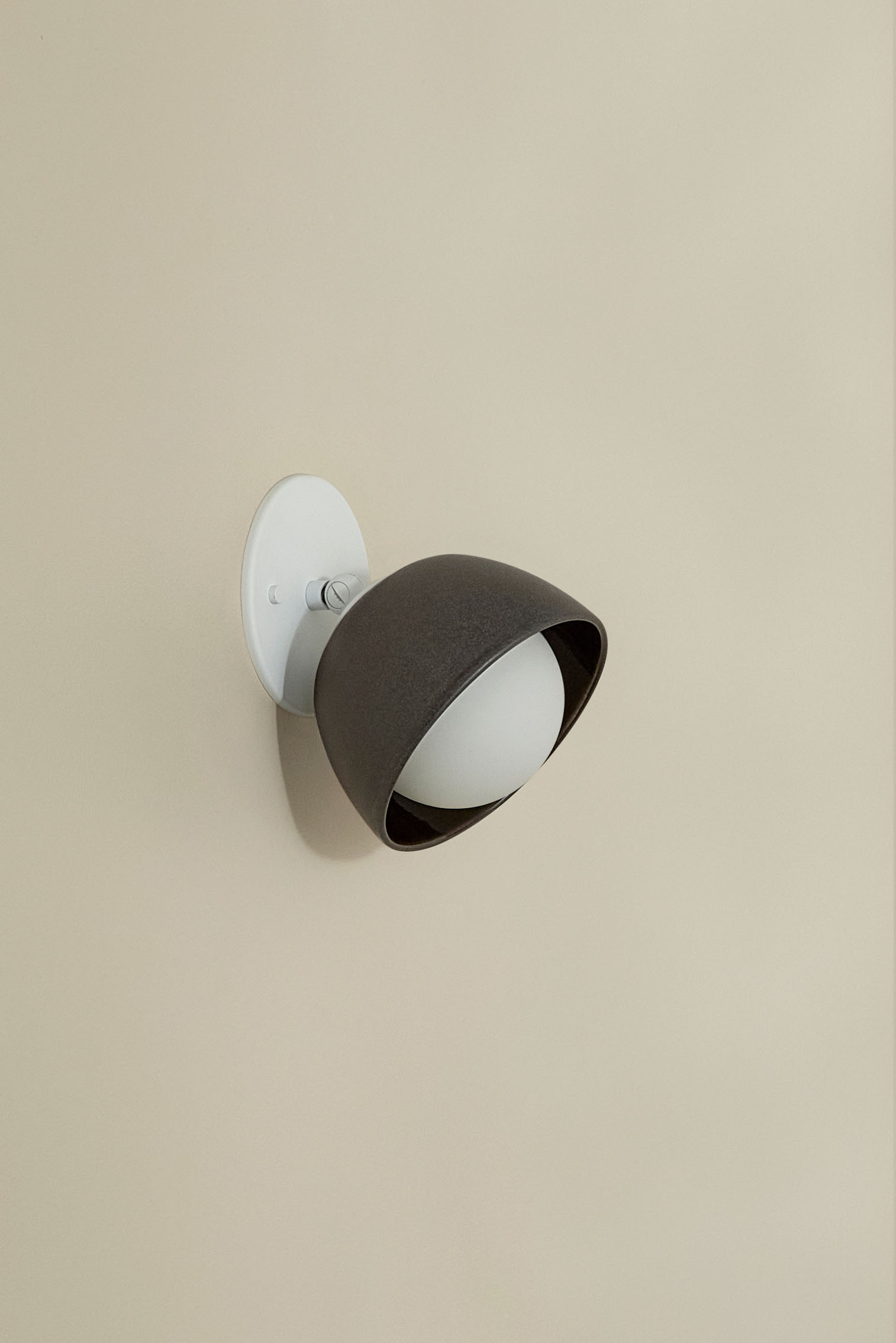 Terra 0 Short Surface Sconce Lead, White Satin, IP44