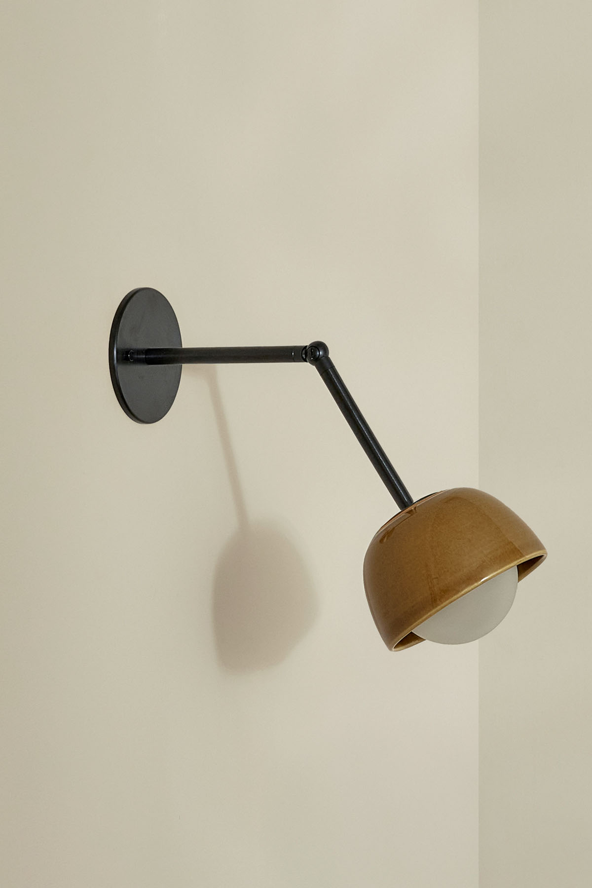 Terra 0 Long Wall Light Chartreuse, Brushed Black, IP44
