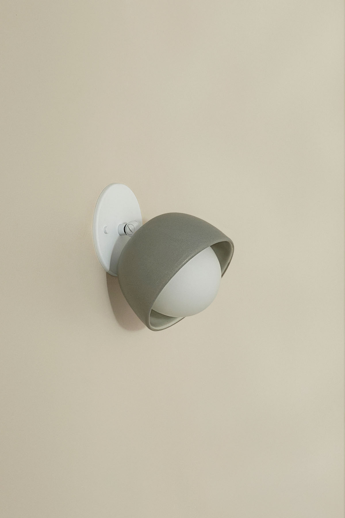 Terra 0 Short Surface Sconce Fog, White Satin, IP44