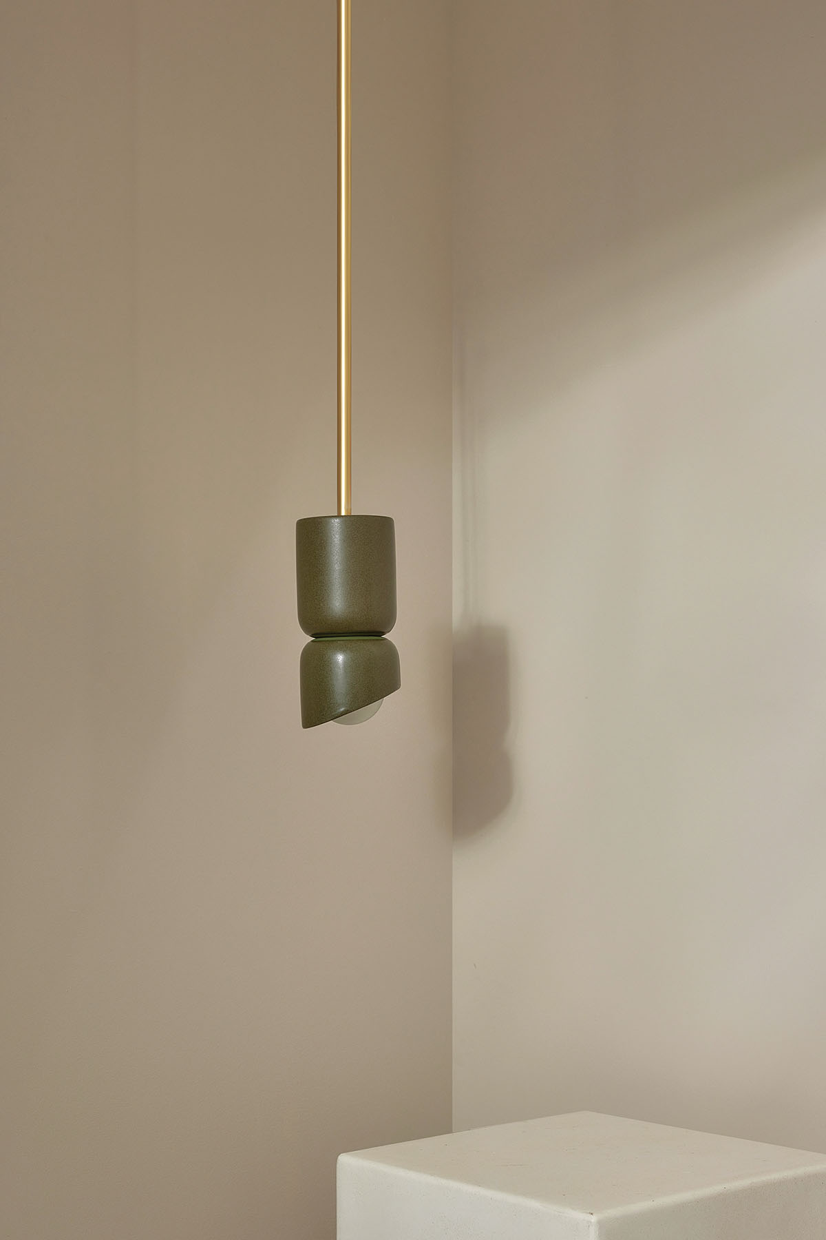 Terra 1.5 Pendant Light - Solid Rod Olive, Brass