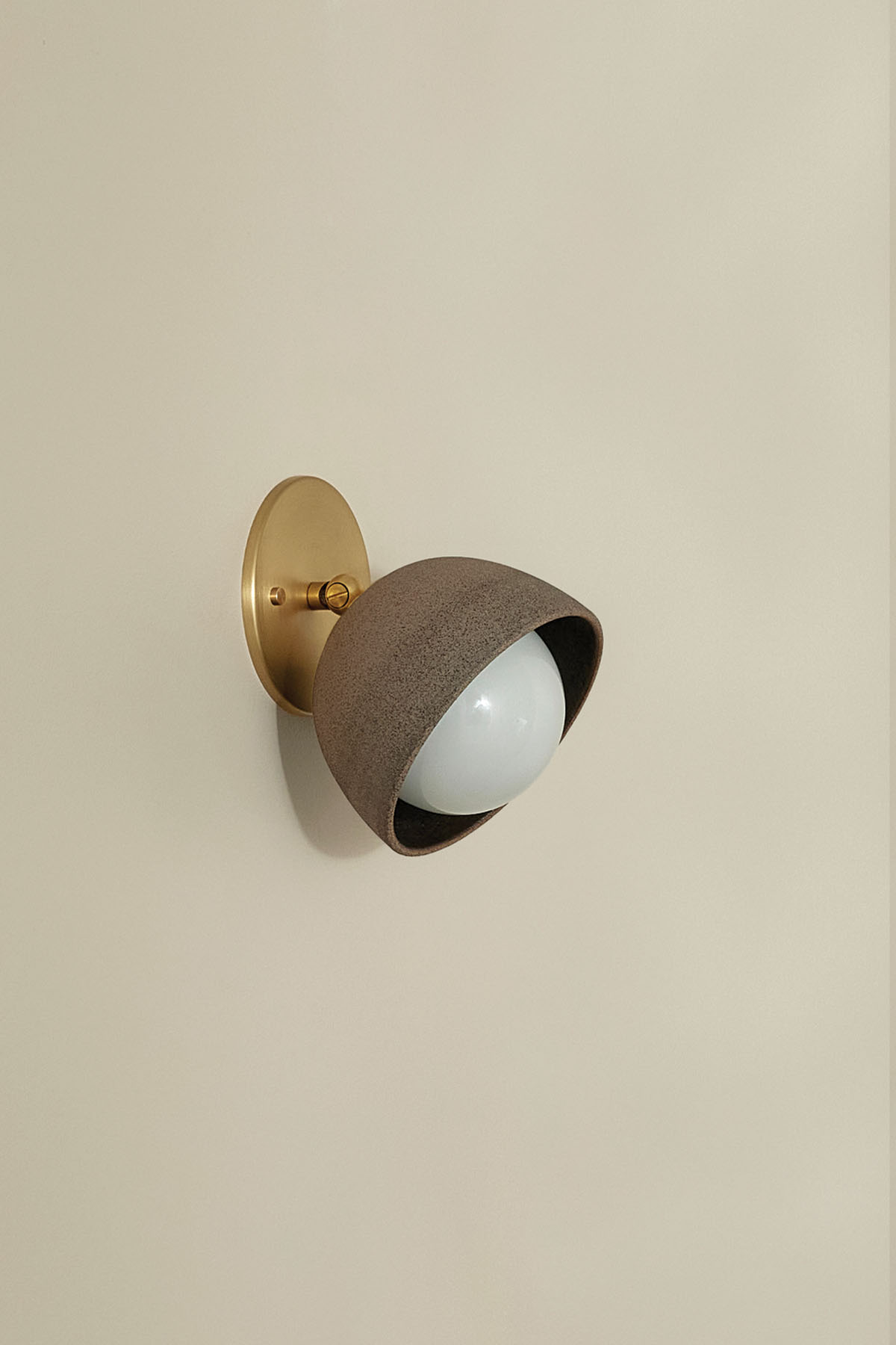 Terra 0 Short Surface Sconce Clay, Brass, IP44
