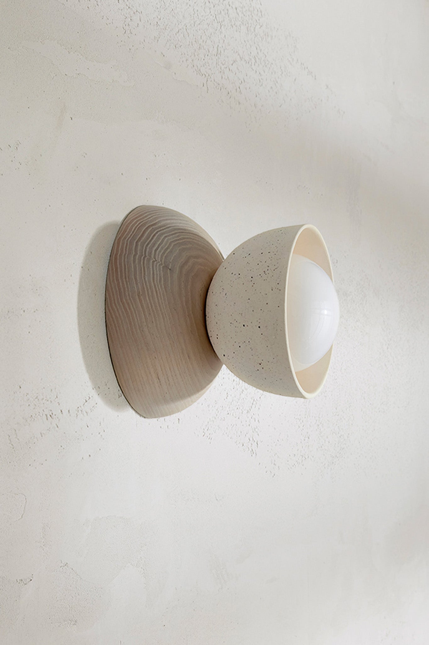 Terra 00 Surface Sconce Vanilla Bean, Bleached Ash