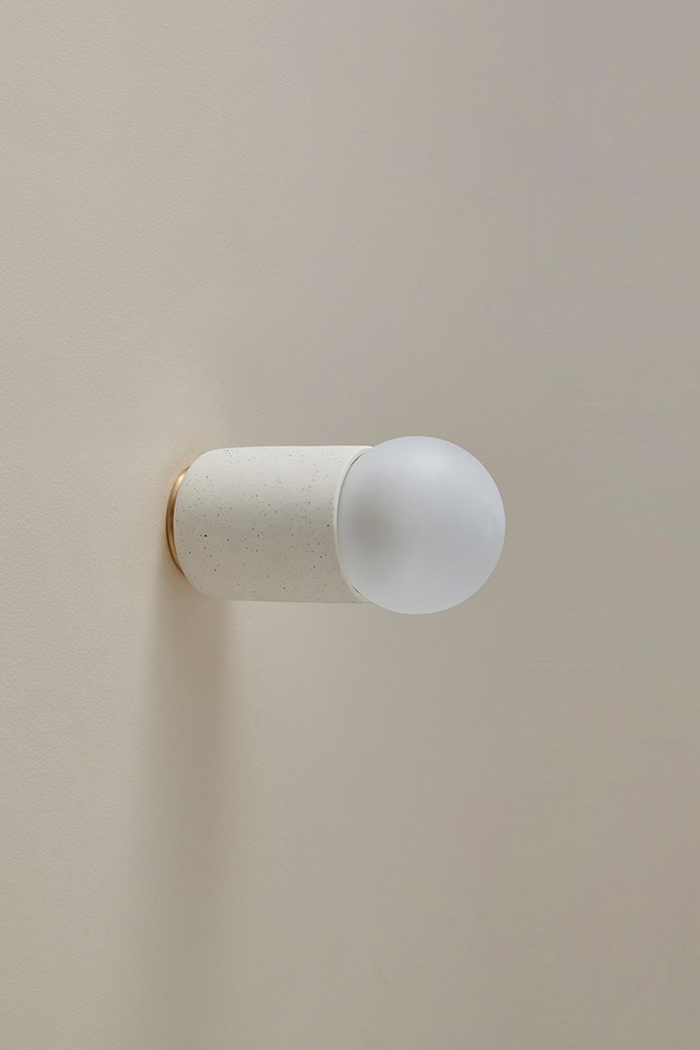 Terra 1 Surface Sconce Vanilla Bean, Brass