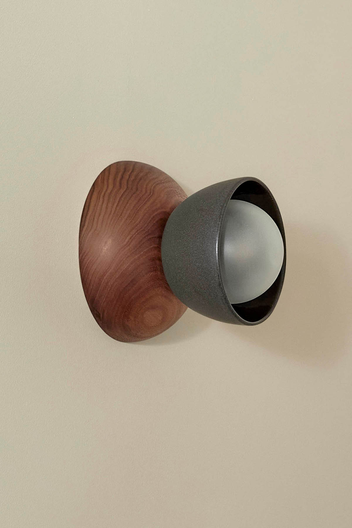 Terra 00 Surface Sconce Lead, Walnut