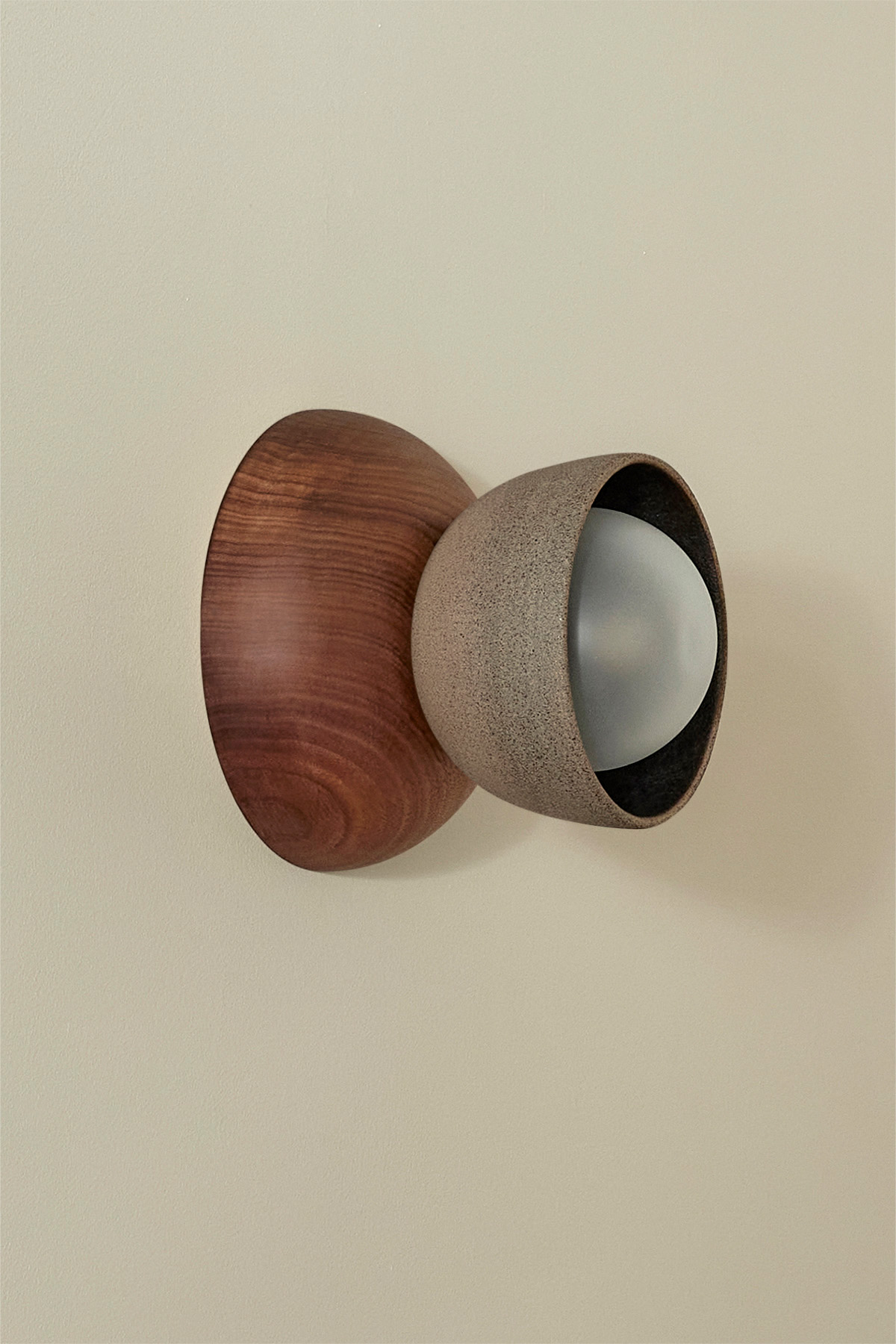 Terra 00 Surface Sconce Clay, Walnut