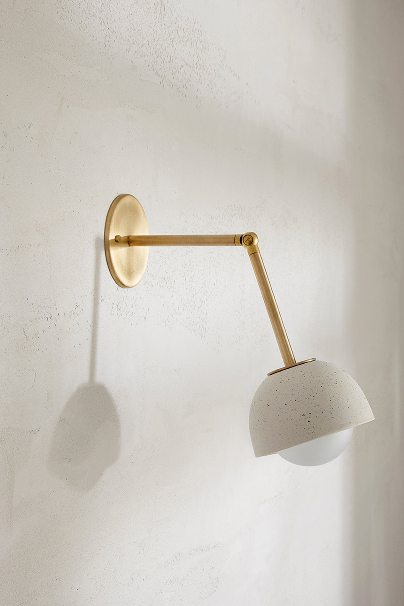 Terra 0 Long Wall Light Vanilla Bean, Brass, IP44