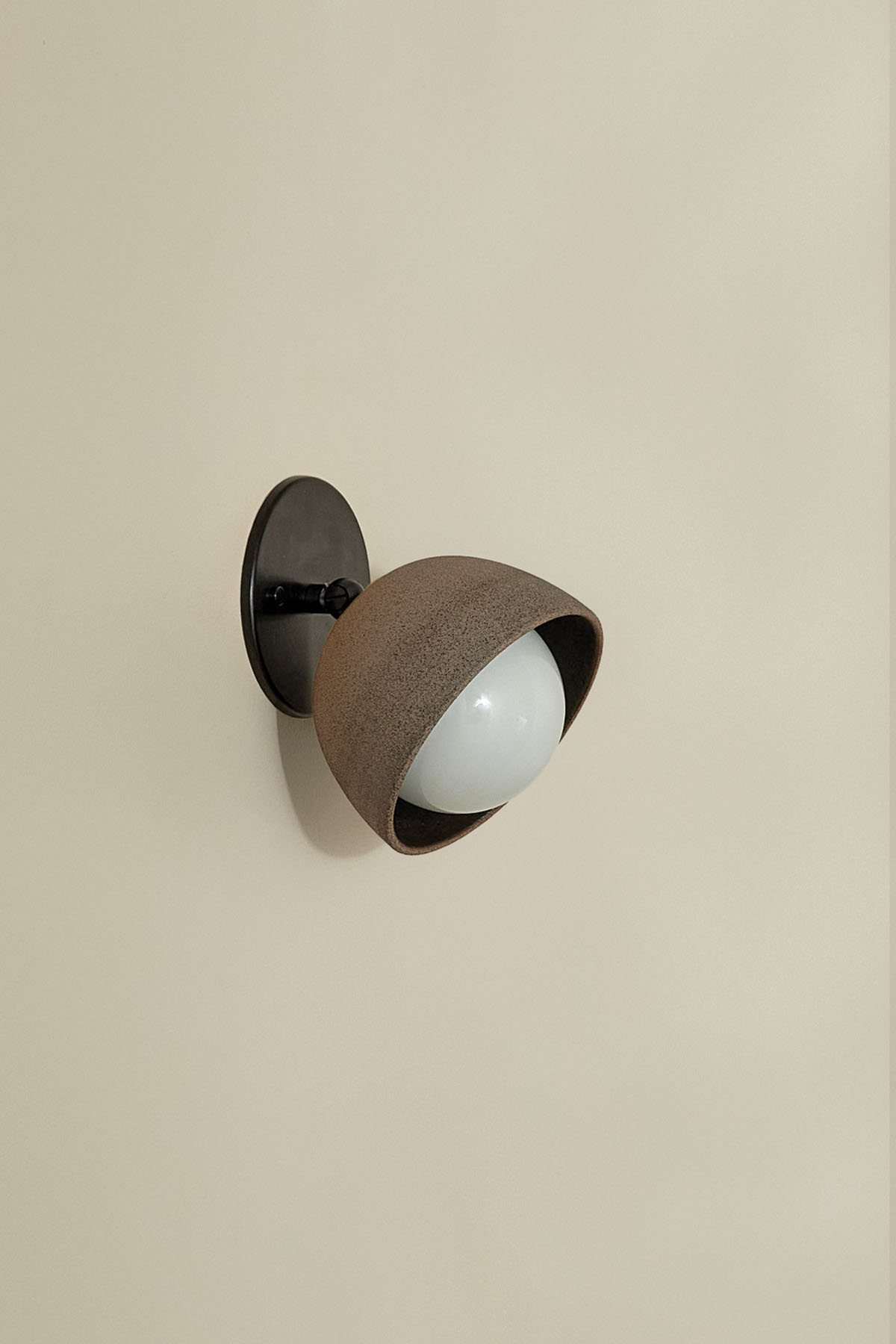 Terra 0 Short Surface Sconce Clay, Brushed Black, IP44