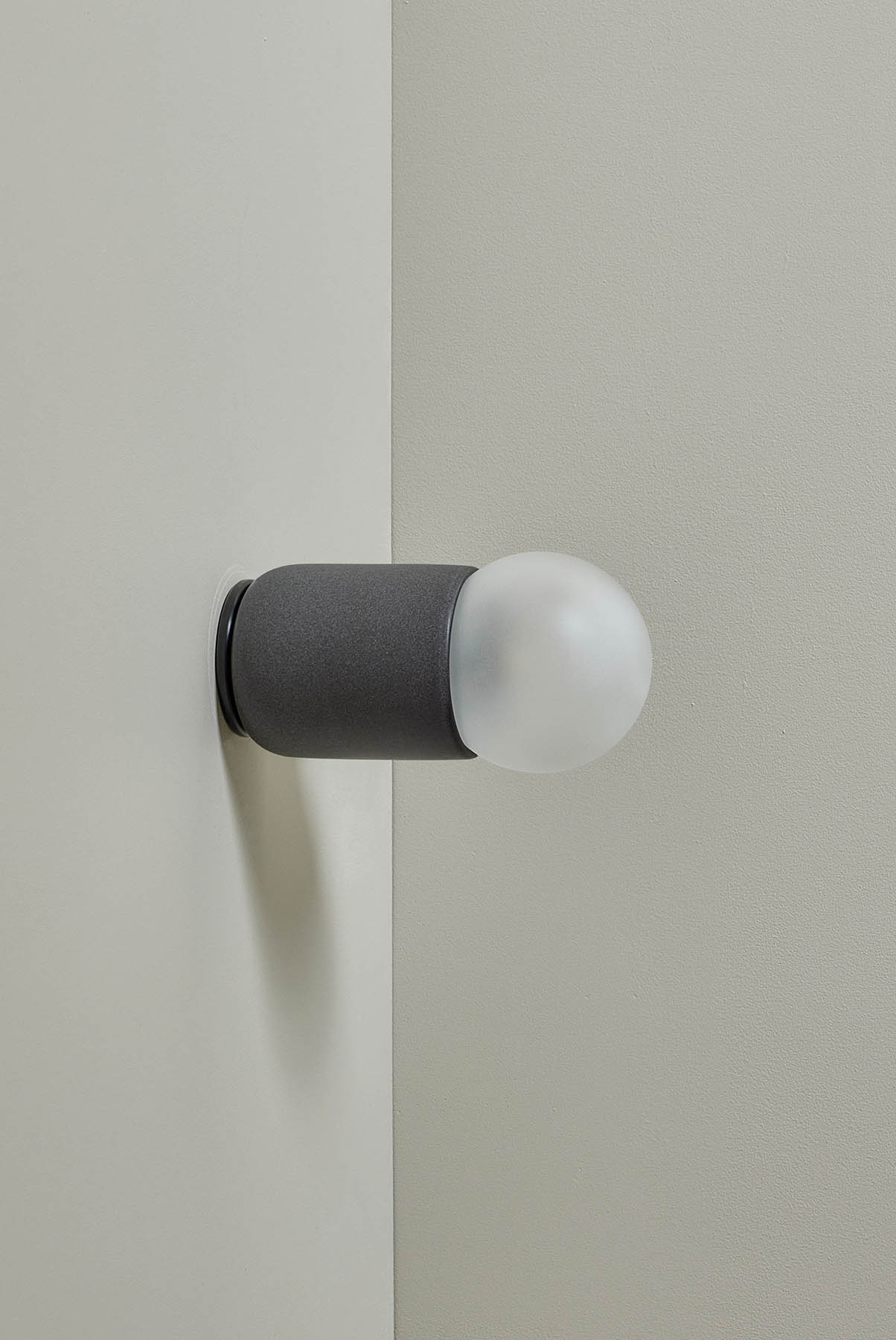 Terra 1 Surface Sconce Lead, Brushed Black
