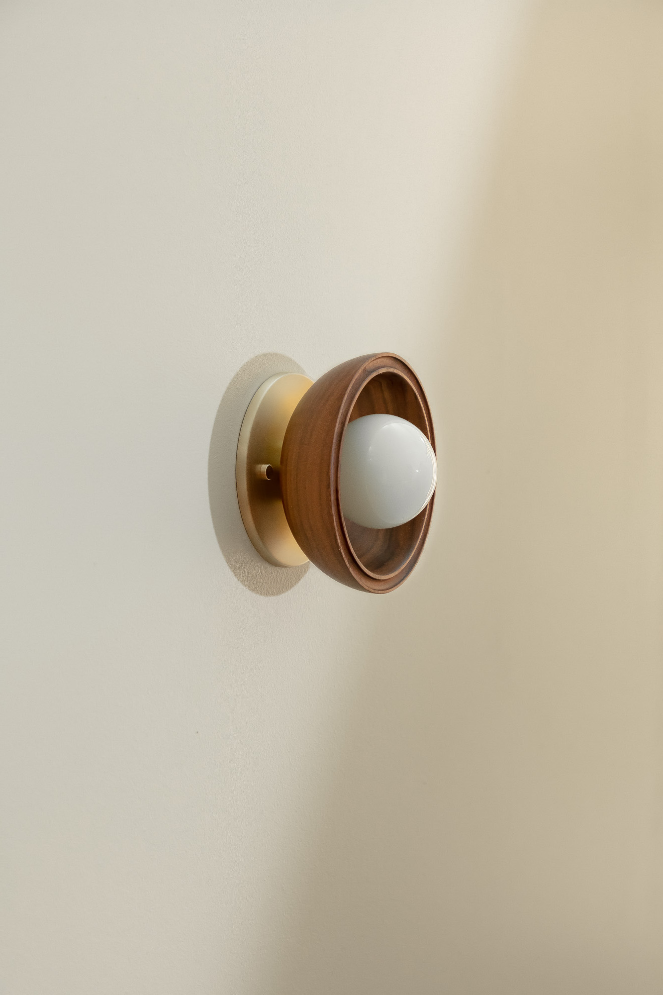 Selene Surface Sconce Mini Walnut & Brass