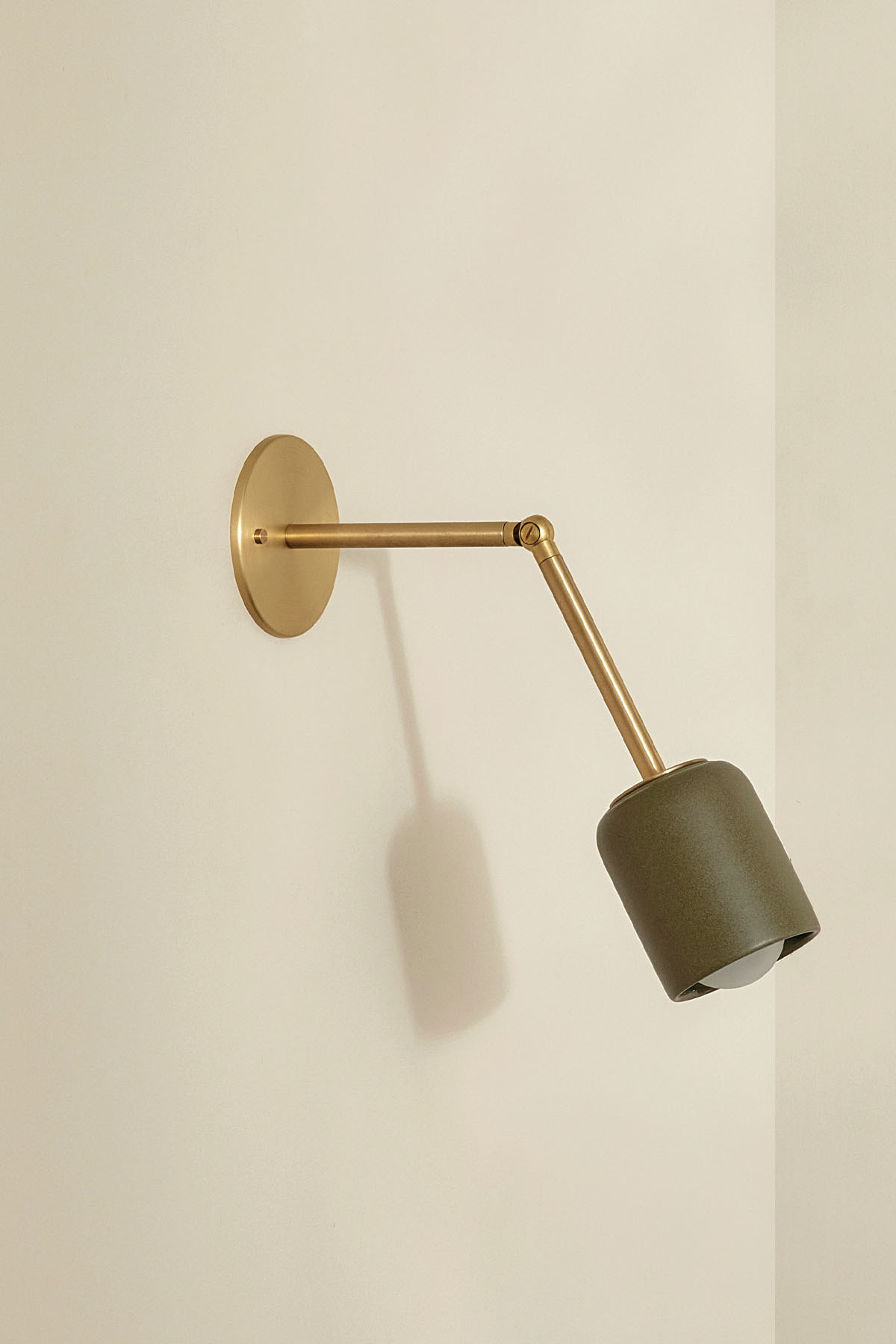 Terra 1 Long Wall Light Olive, Brass, IP44