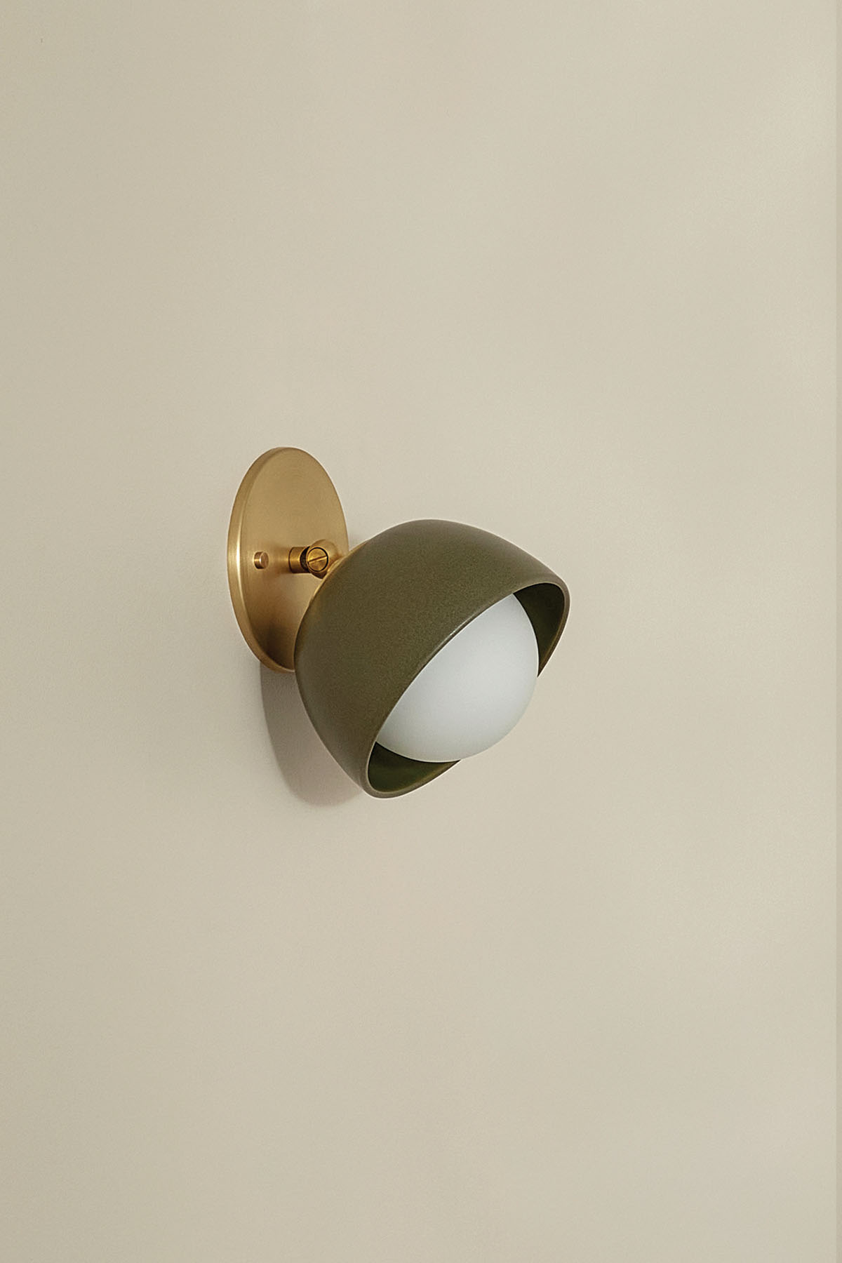Terra 0 Short Surface Sconce Olive, Brass, IP44