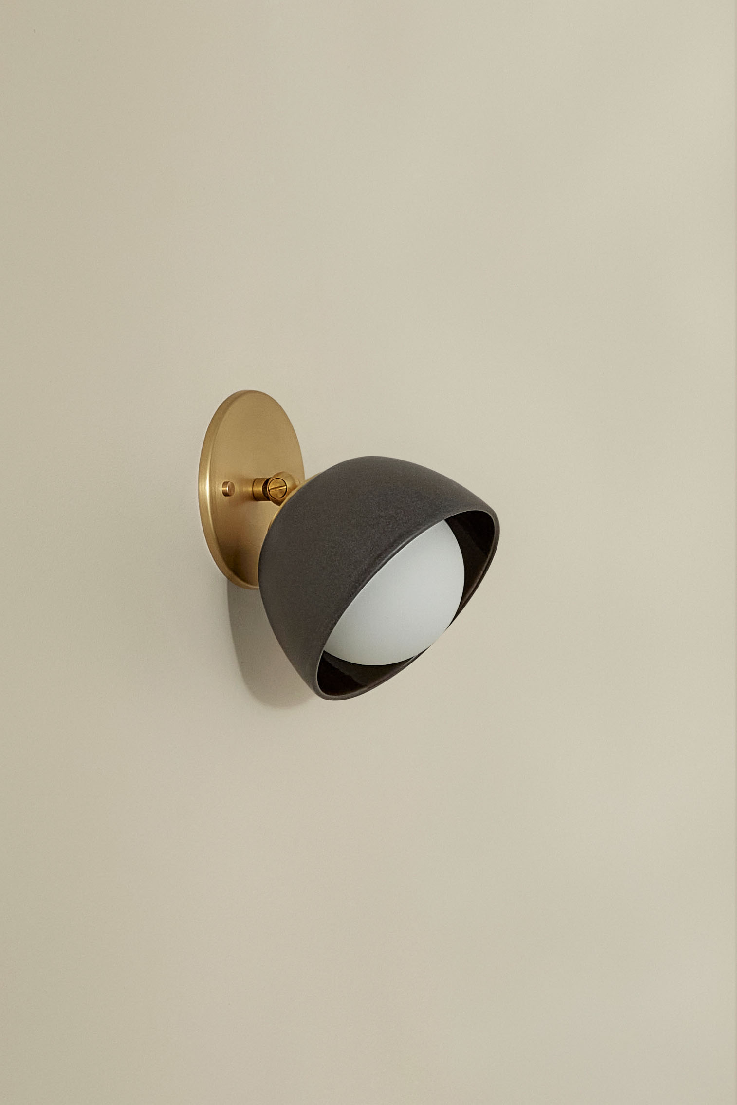 Terra 0 Short Surface Sconce Lead, Brass, IP44