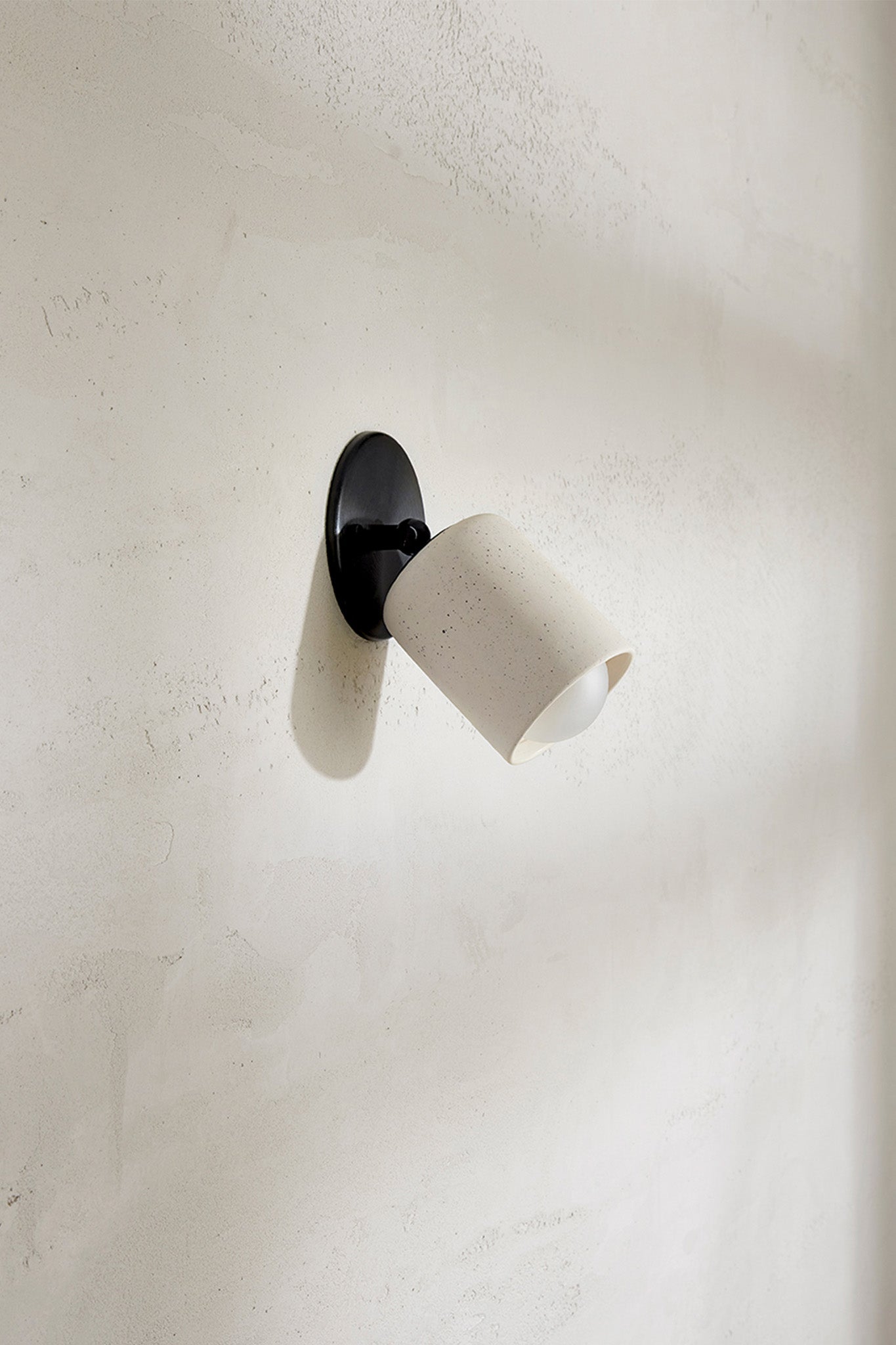 Terra 1 Short Surface Sconce Vanilla Bean, Brushed Black, IP44