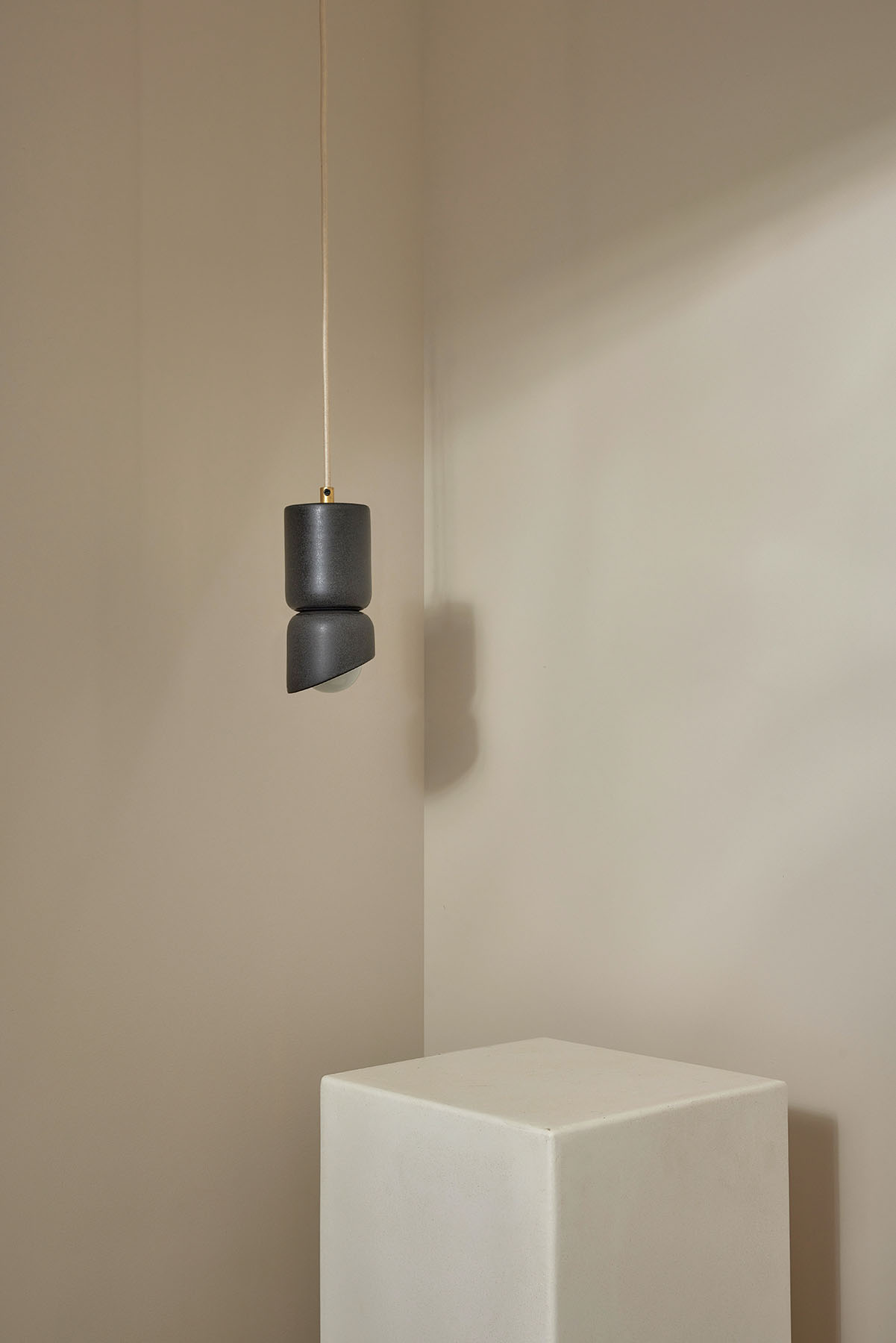Terra 1.5 Pendant Light - Fabric Lead, Brass