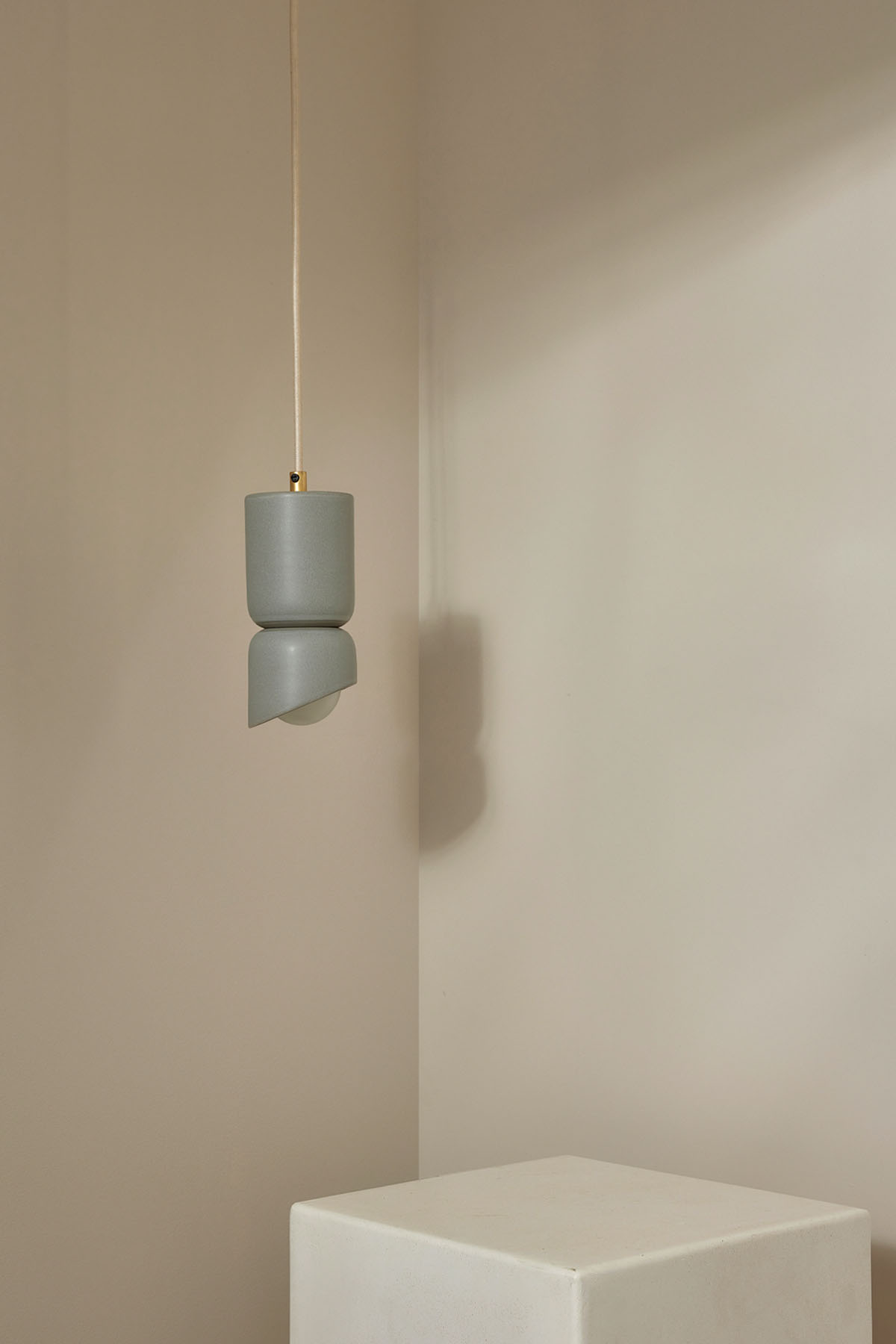 Terra 1.5 Pendant Light - Fabric Fog, Brass