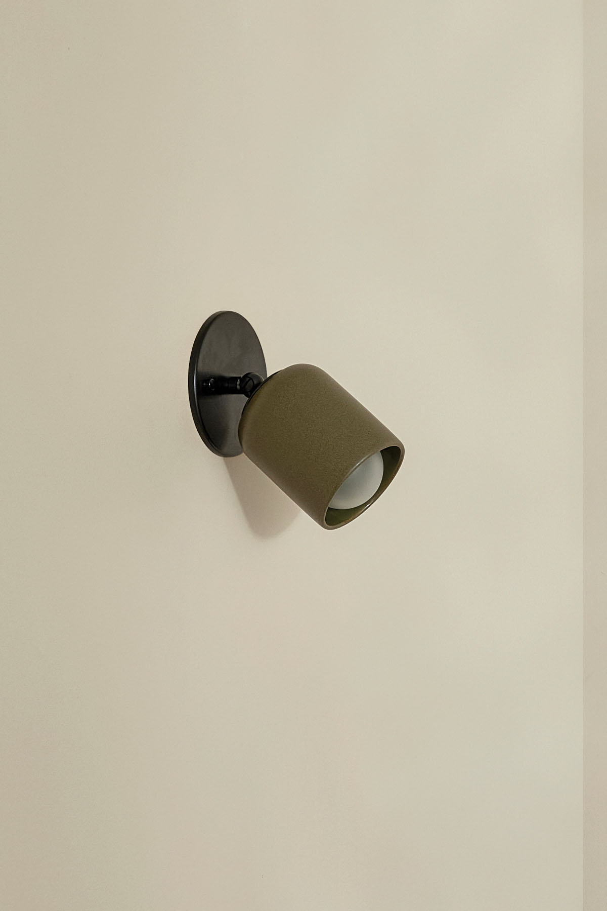 Terra 1 Short Surface Sconce Olive, Brushed Black, IP44