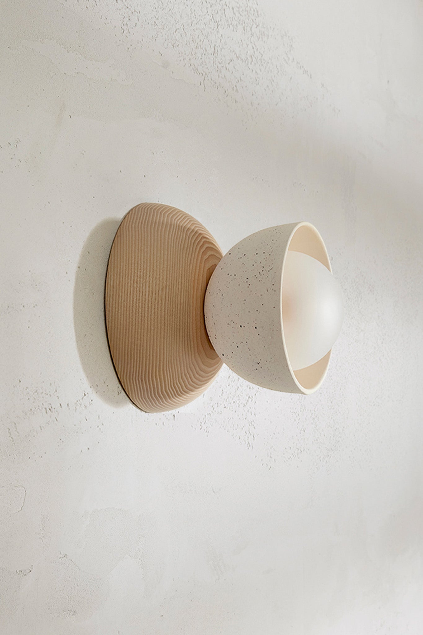 Terra 00 Surface Sconce Vanilla Bean, Ash