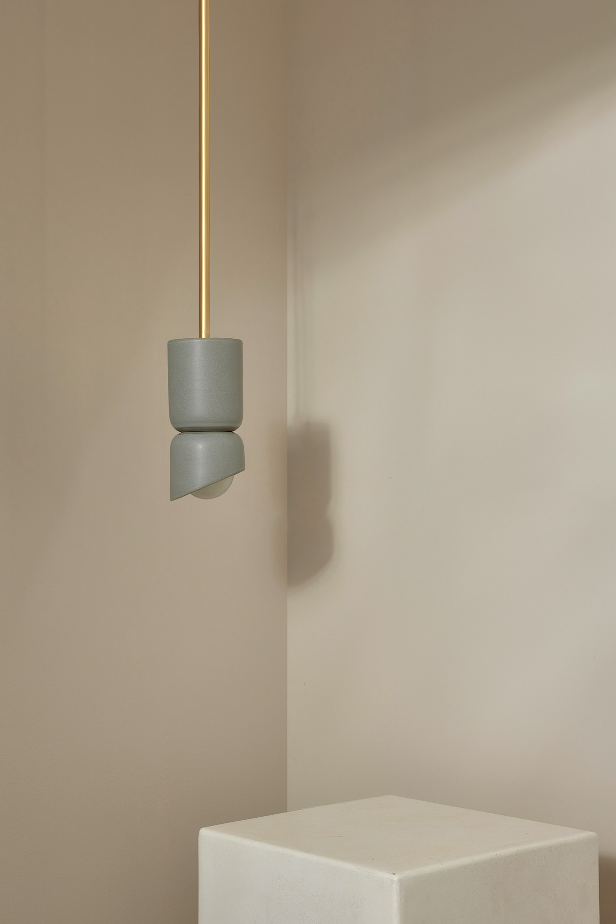 Terra 1.5 Pendant Light - Solid Rod Fog, Brass