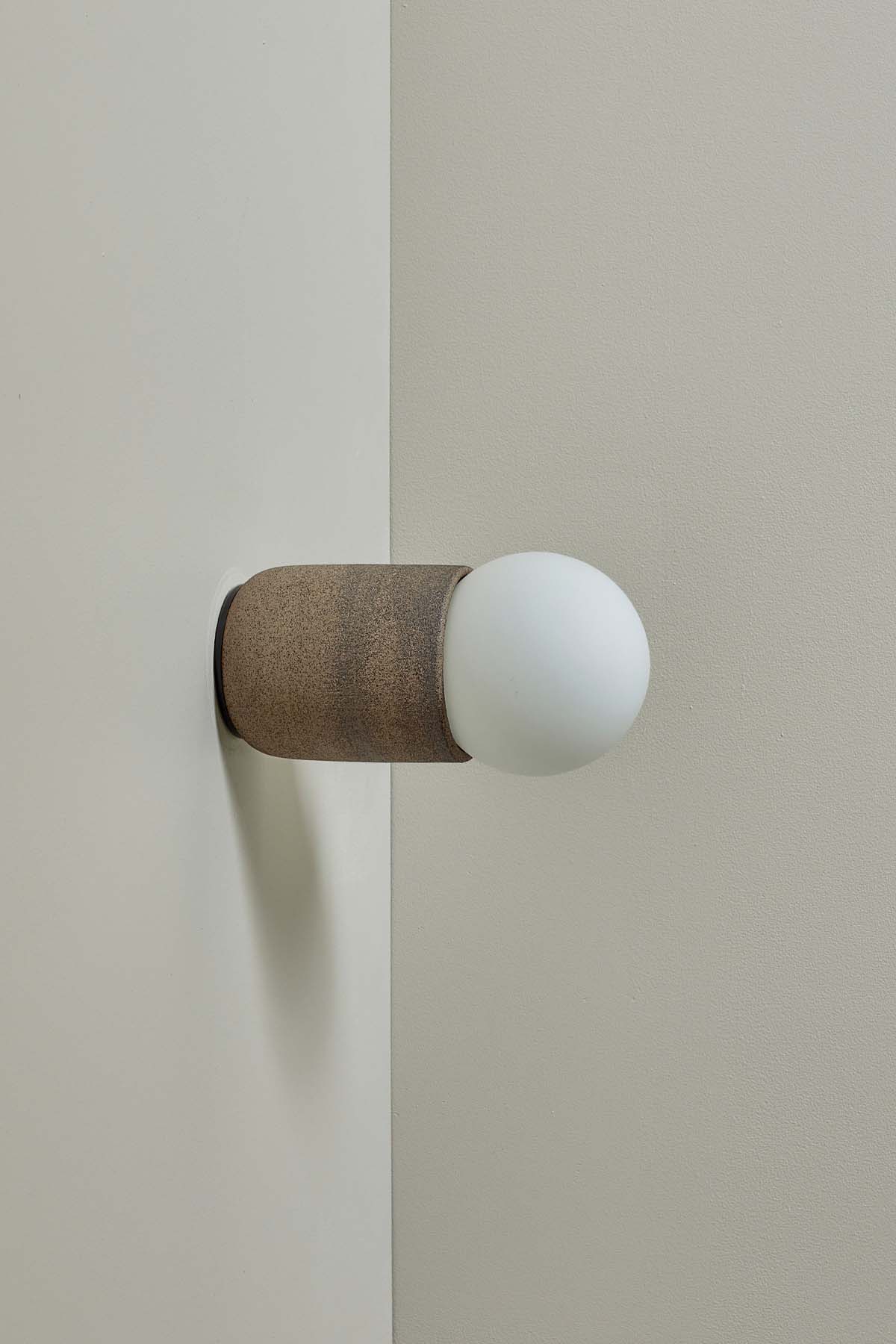 Terra 1 Surface Sconce Clay, Brushed Black