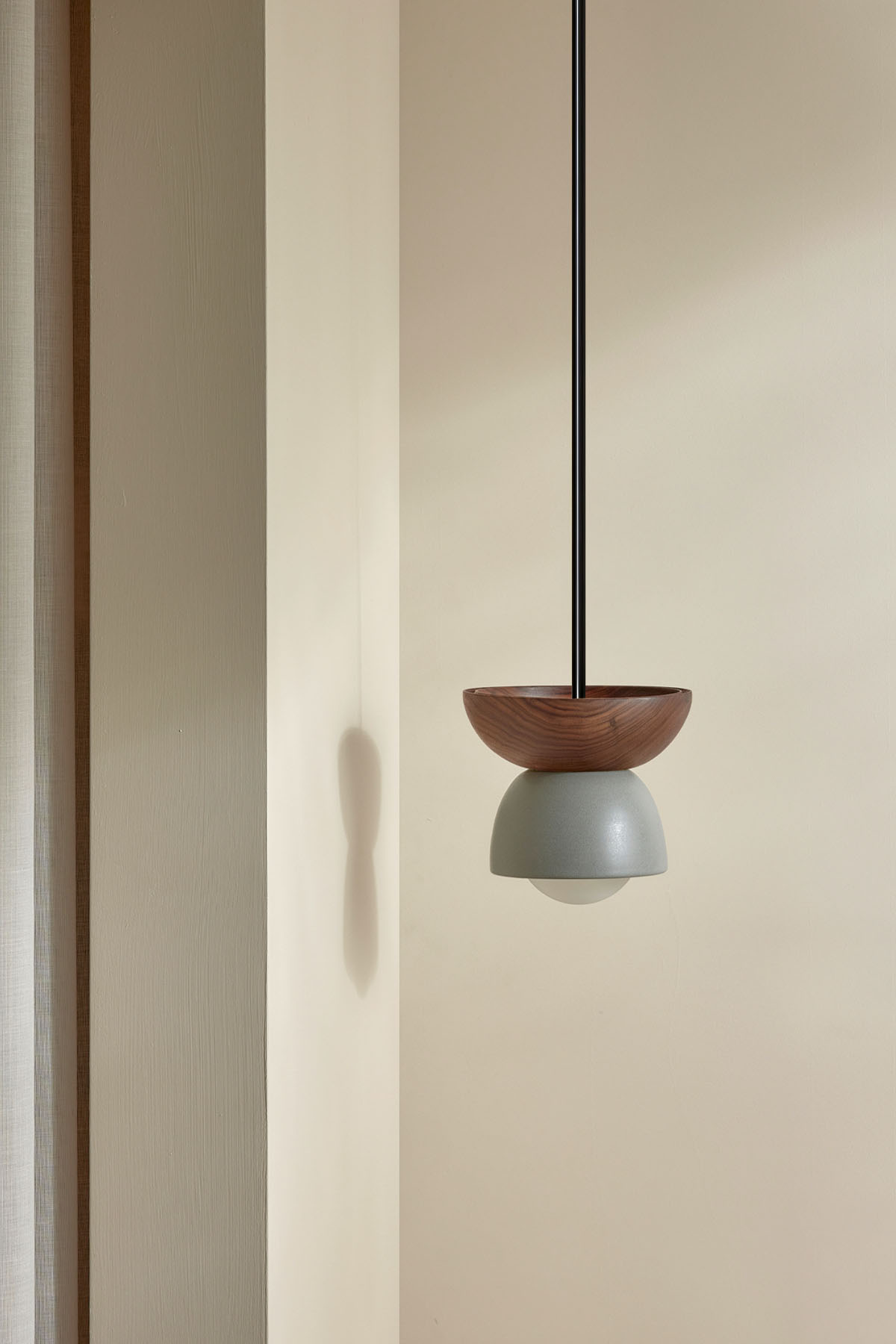 Terra 00 Pendant Light - Solid Rod Fog, Walnut, Brushed Black