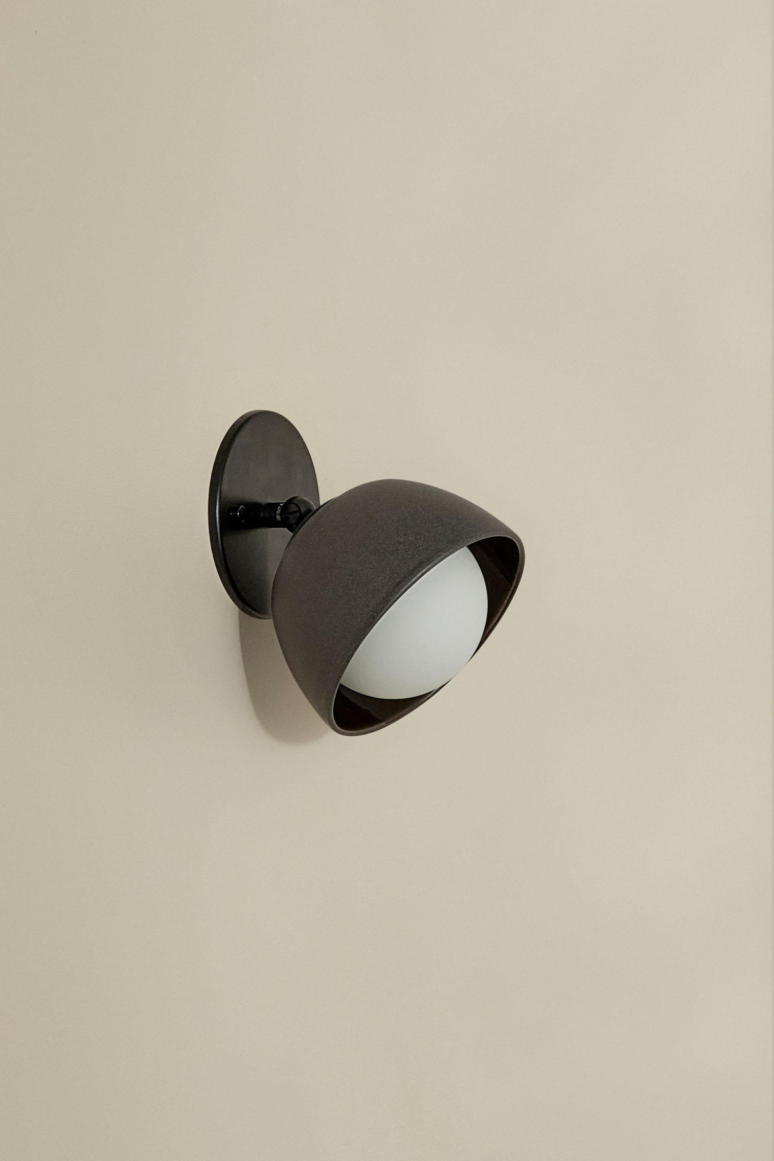 Terra 0 Short Surface Sconce Lead, Brushed Black, IP44