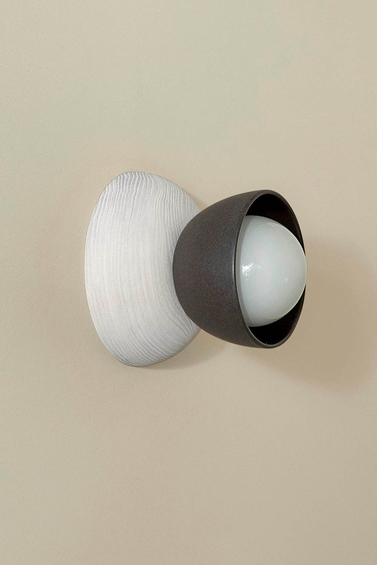 Terra 00 Surface Sconce Lead, Bleached Ash