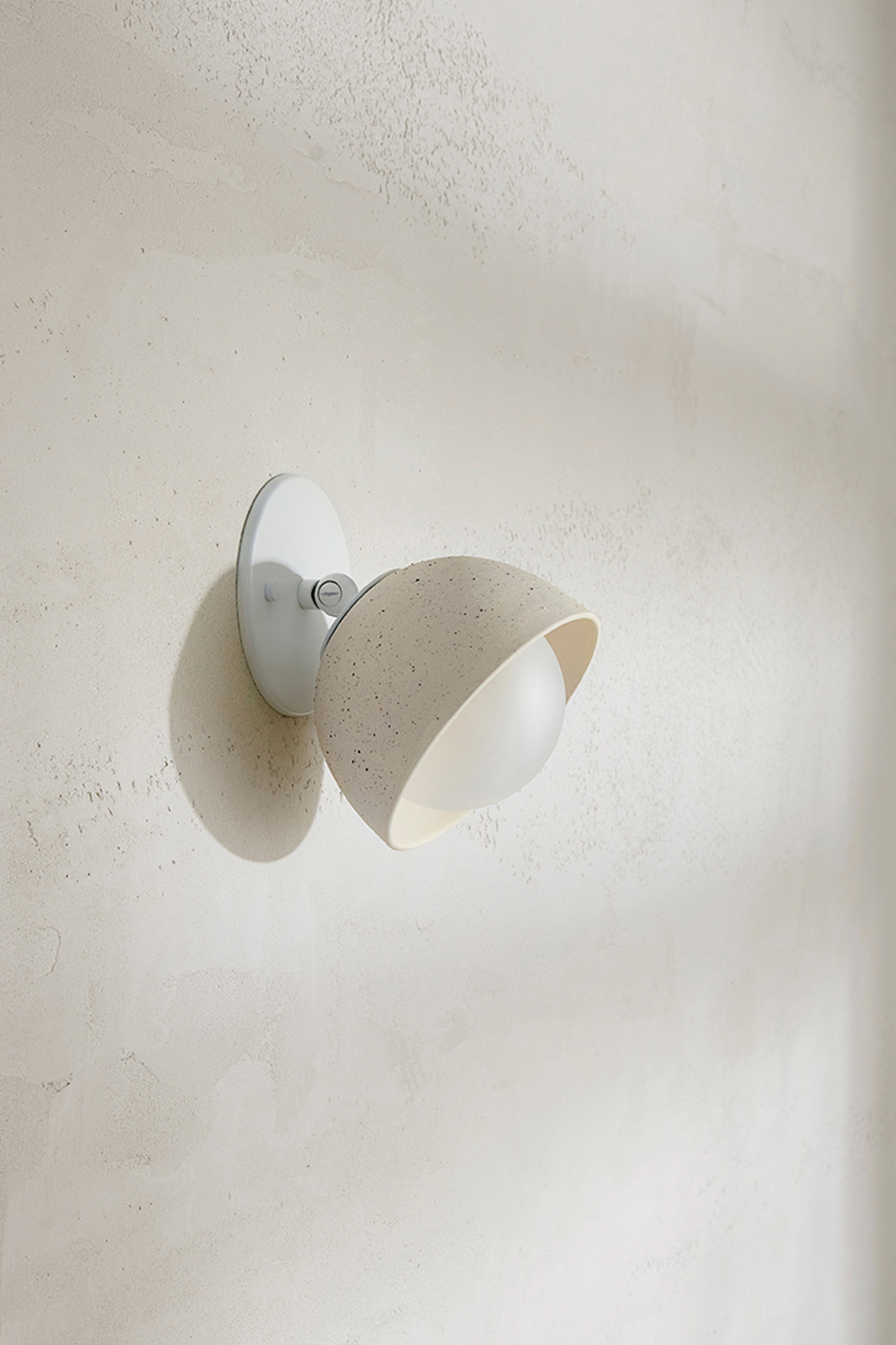Terra 0 Short Surface Sconce Vanilla Bean, White Satin, IP44