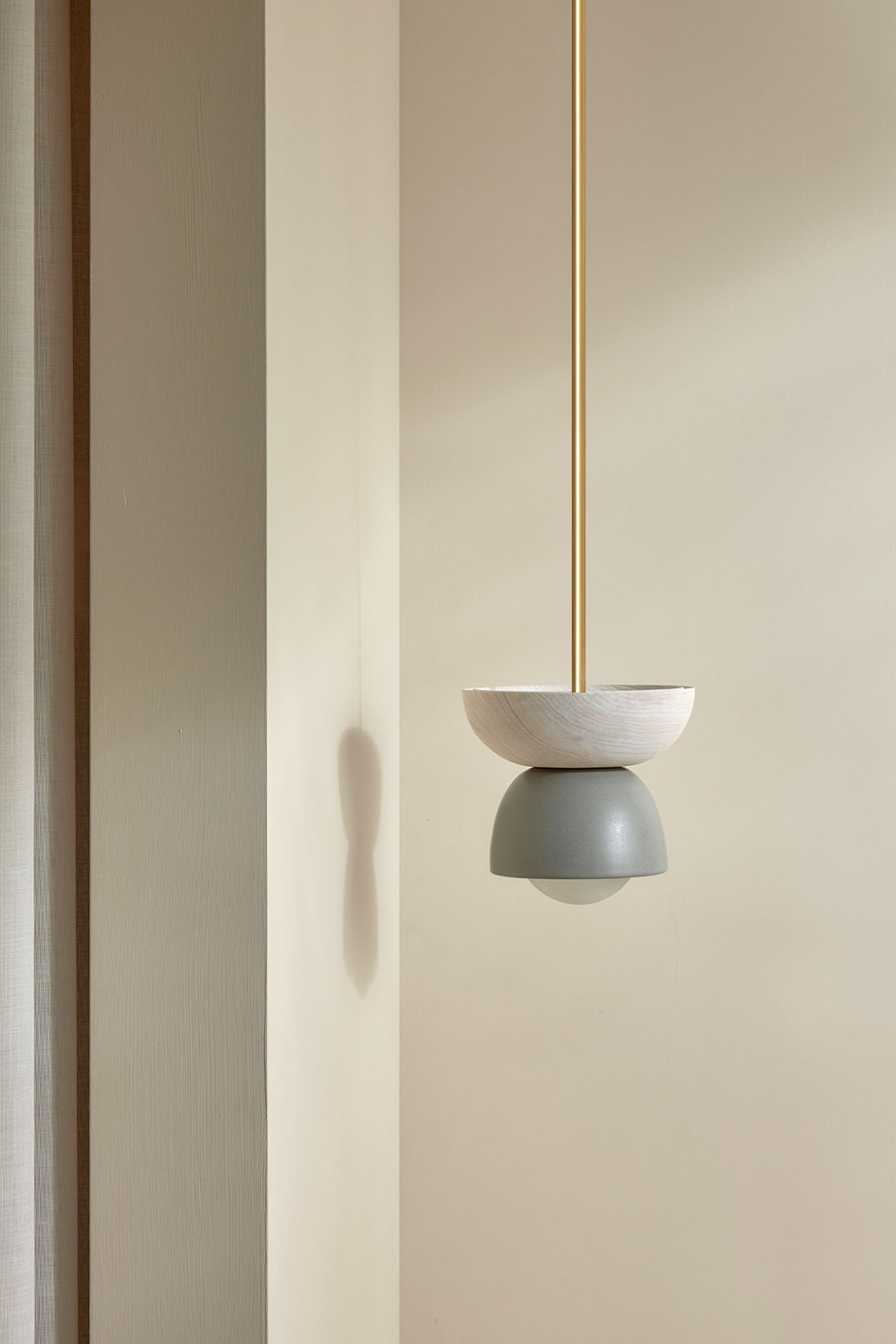 Terra 00 Pendant Light - Solid Rod Fog, Bleached Ash, Brass