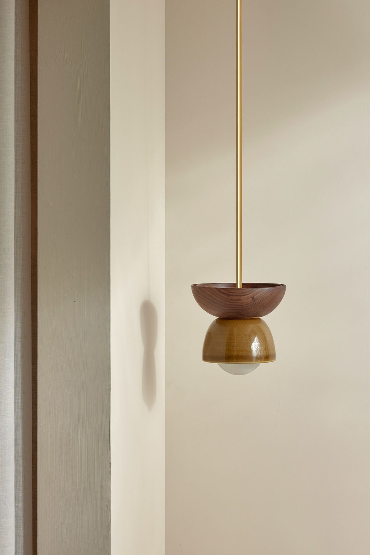 Terra 00 Pendant Light - Solid Rod Chartreuse, Walnut, Brass