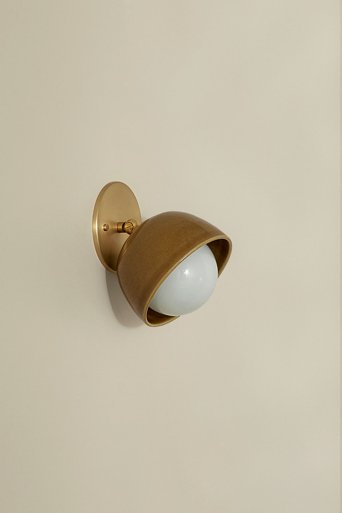 Terra 0 Short Surface Sconce Chartreuse, Brass, IP44