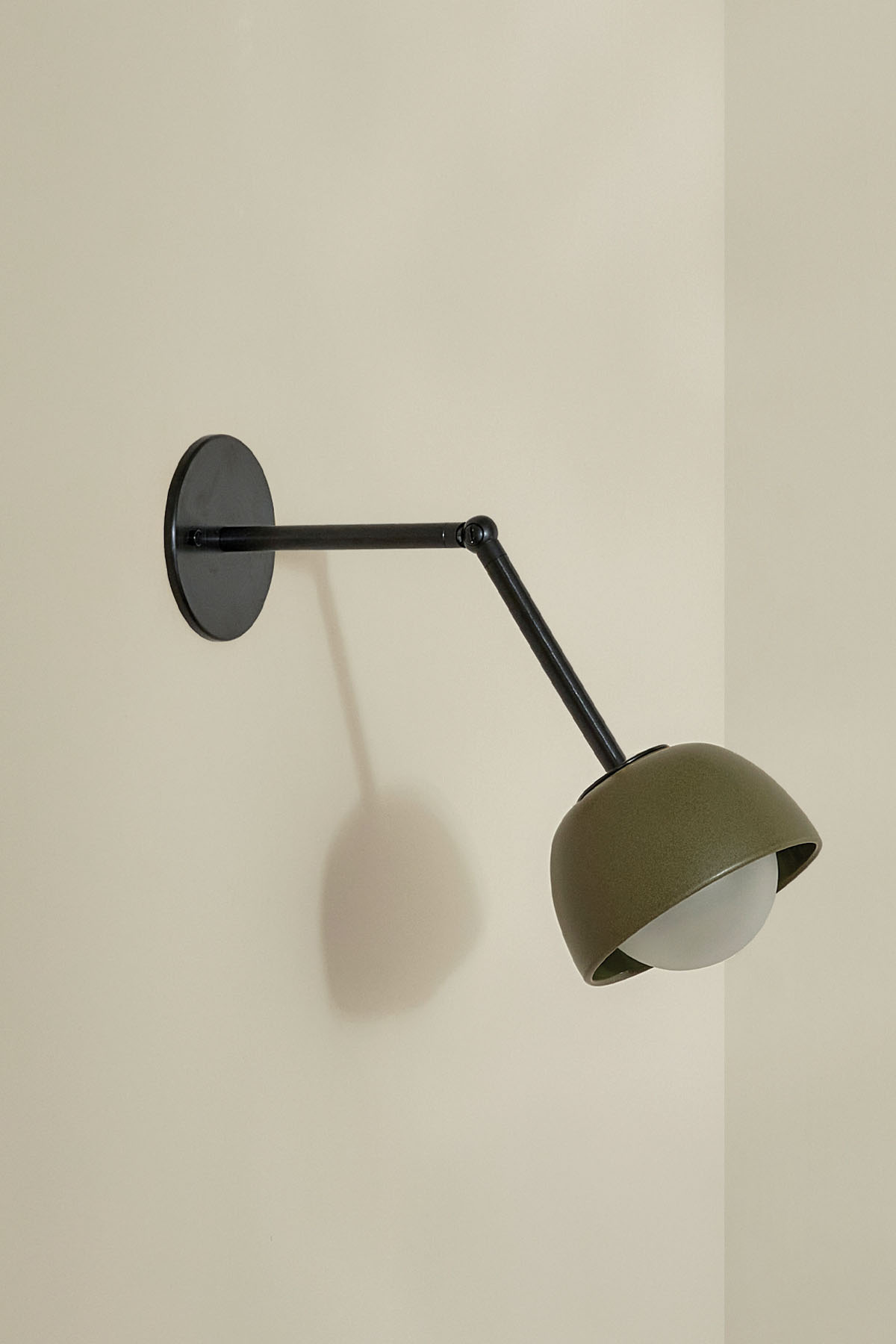 Terra 0 Long Wall Light Olive, Brushed Black, IP44