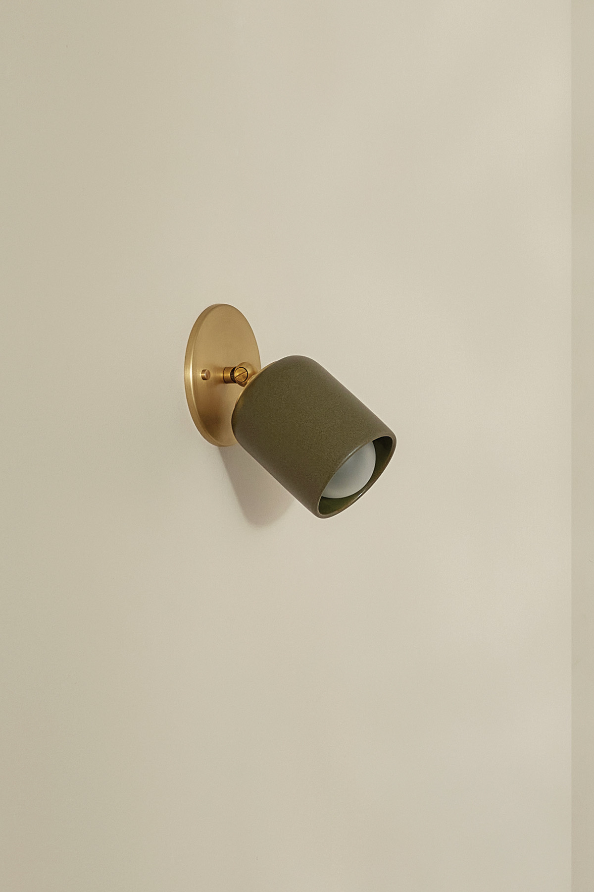 Terra 1 Short Surface Sconce Olive, Brass, IP44