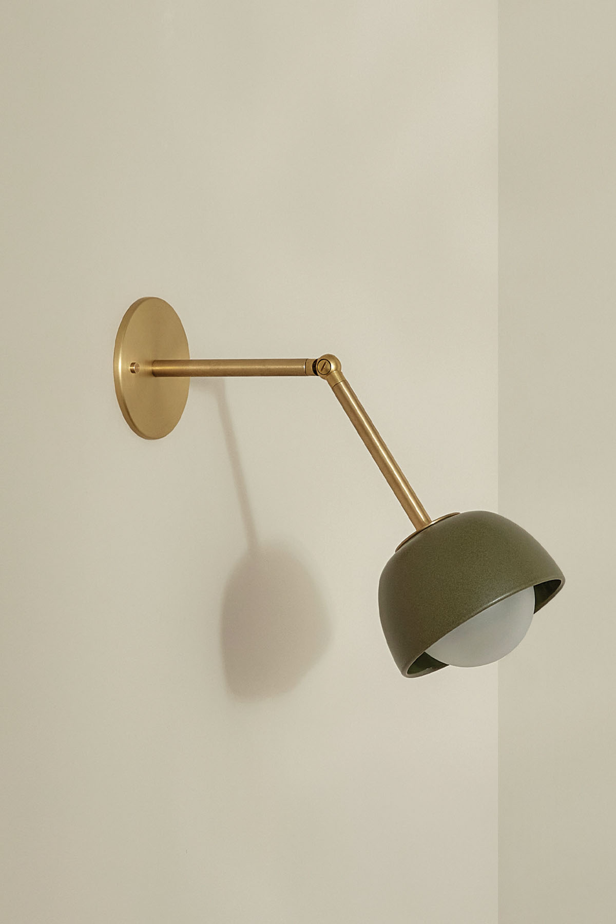 Terra 0 Long Wall Light Olive, Brass, IP44