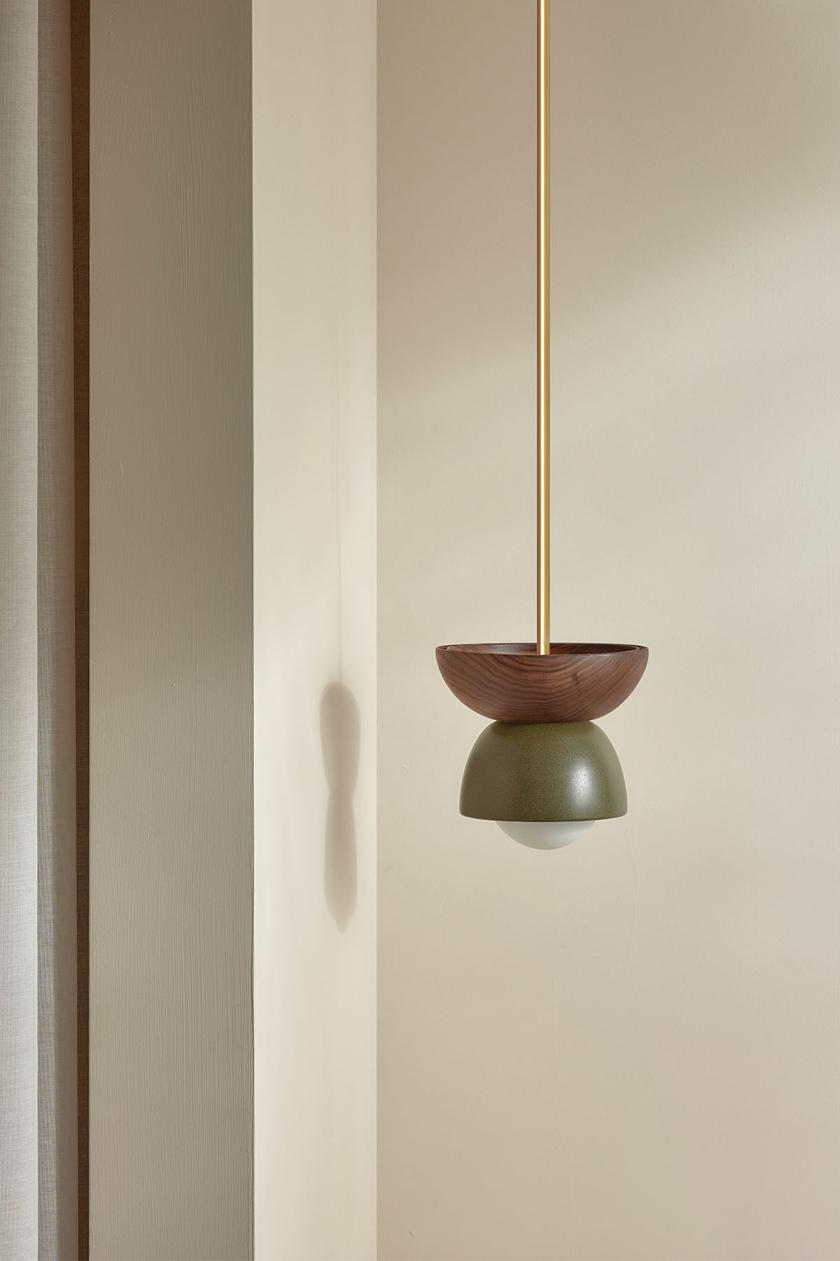 Terra 00 Pendant Light - Solid Rod Olive, Walnut, Brass