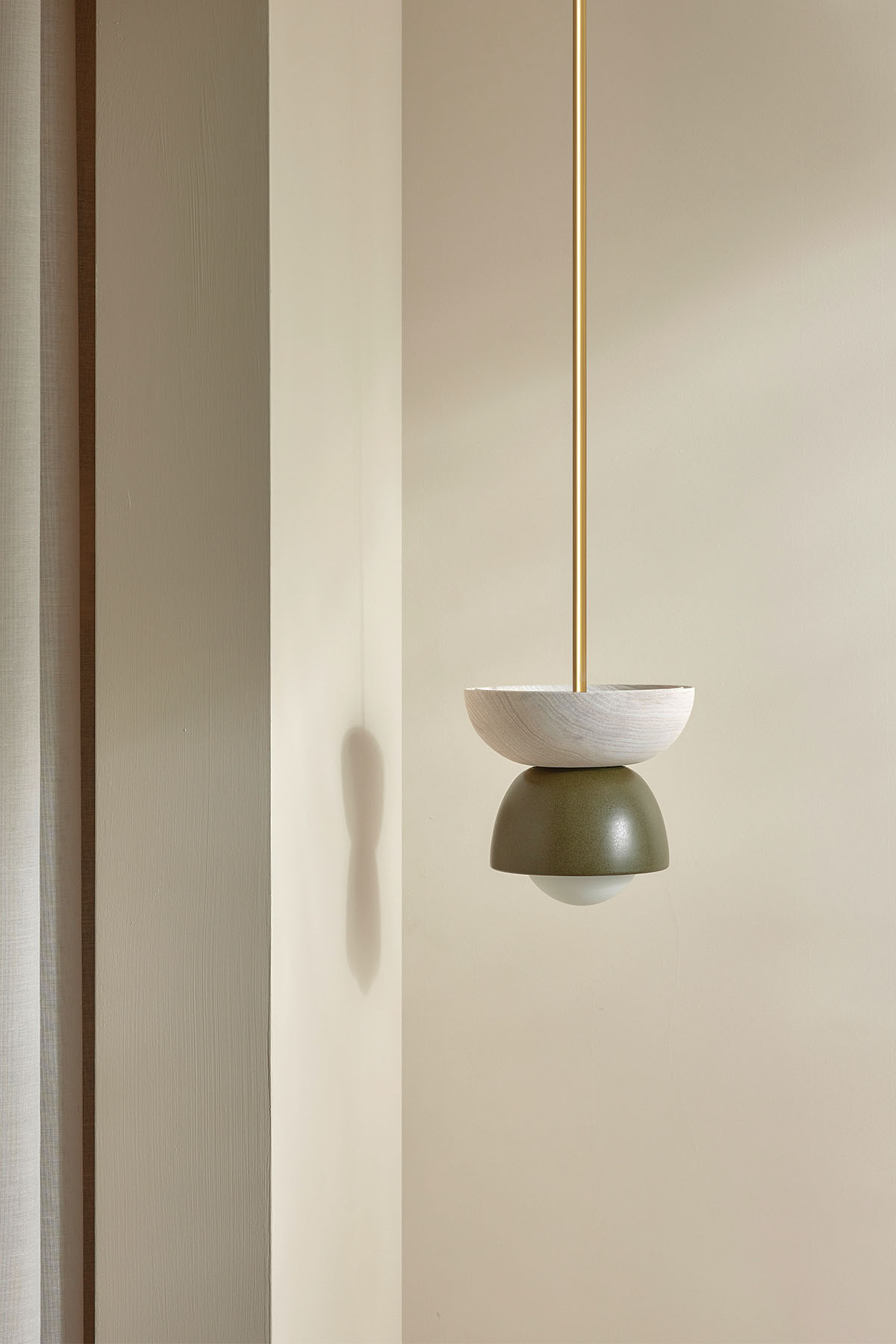 Terra 00 Pendant Light - Solid Rod Olive, Bleached Ash, Brass
