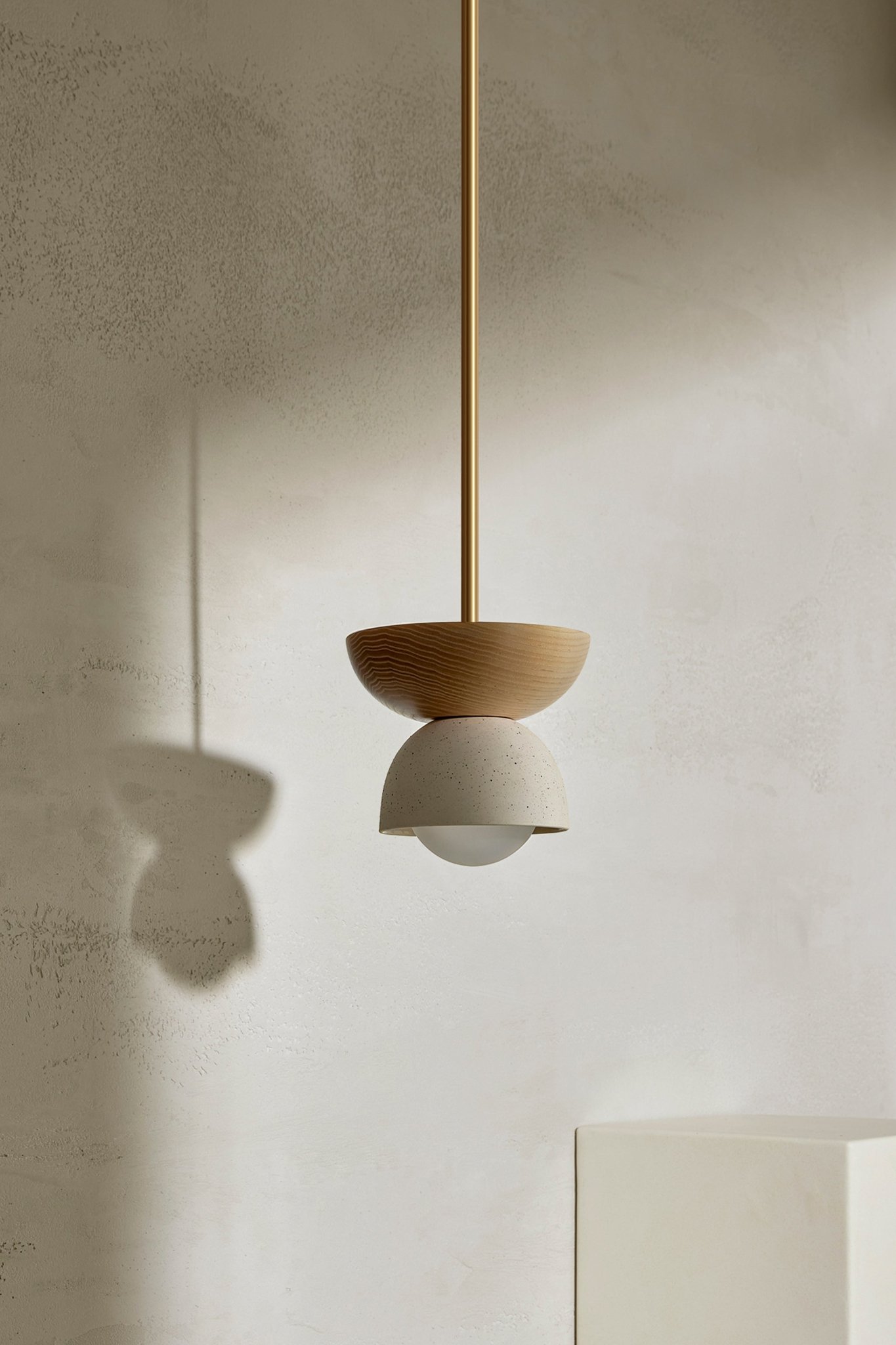 Terra 00 Pendant Light - Solid Rod Vanilla Bean, Ash, Brass