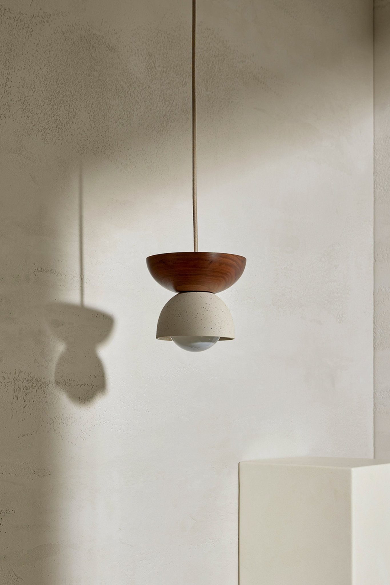 Terra 00 Pendant Light - Fabric Vanilla Bean, Walnut, Brass
