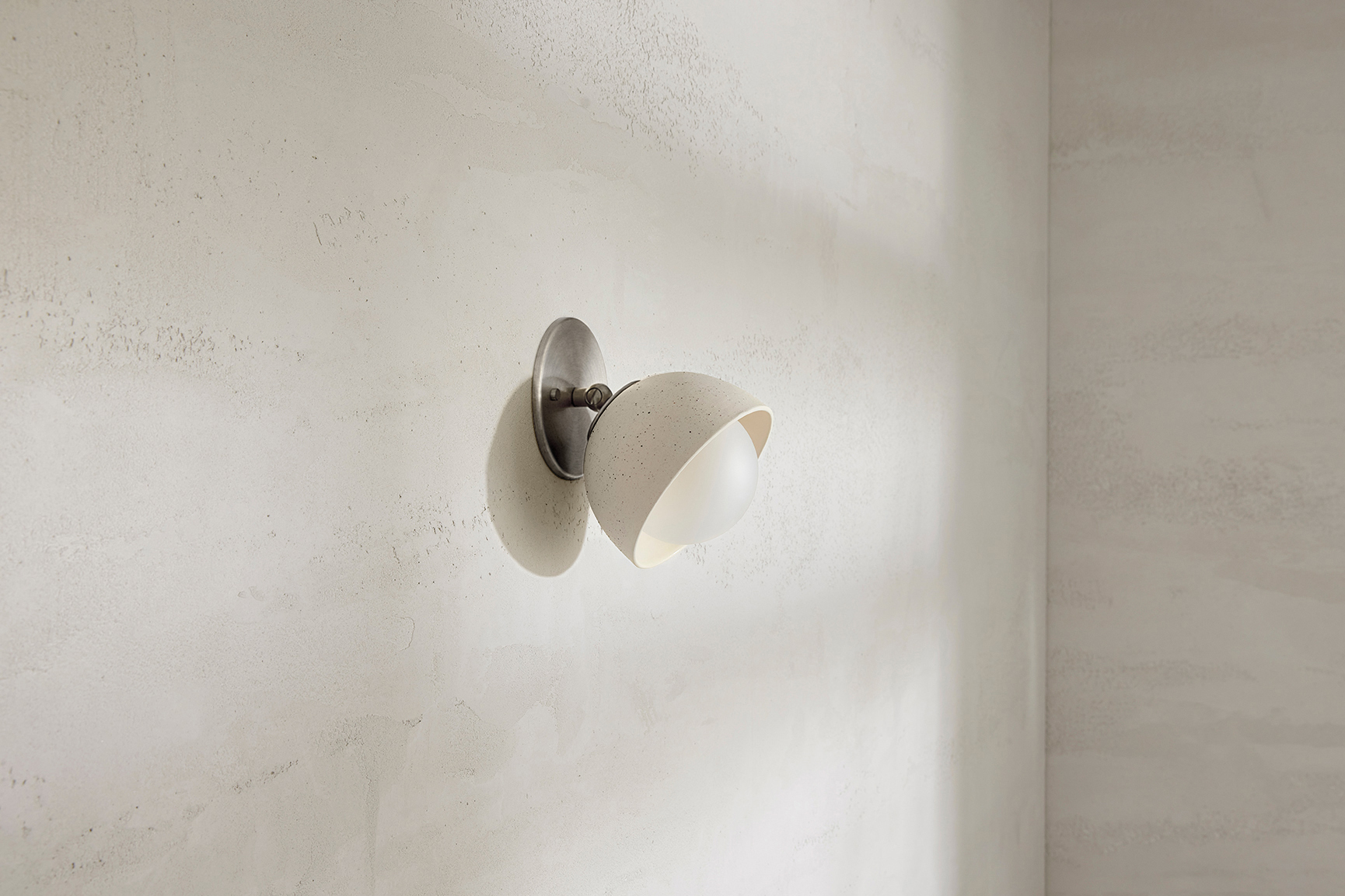Terra 0 Short Surface Sconce Vanilla Bean, Brushed Nickel, IP44