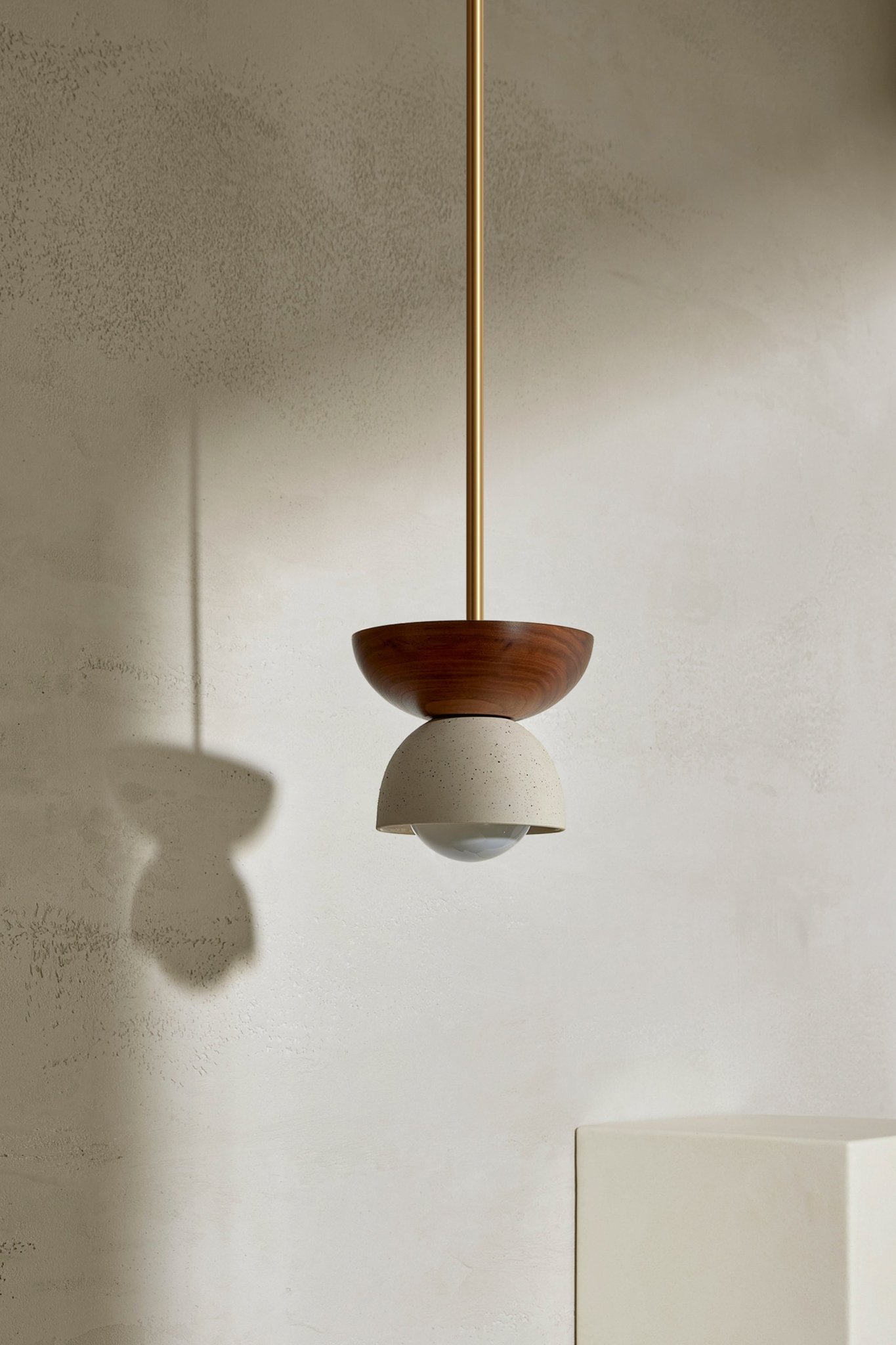 Terra 00 Pendant Light - Solid Rod Vanilla Bean, Walnut, Brass