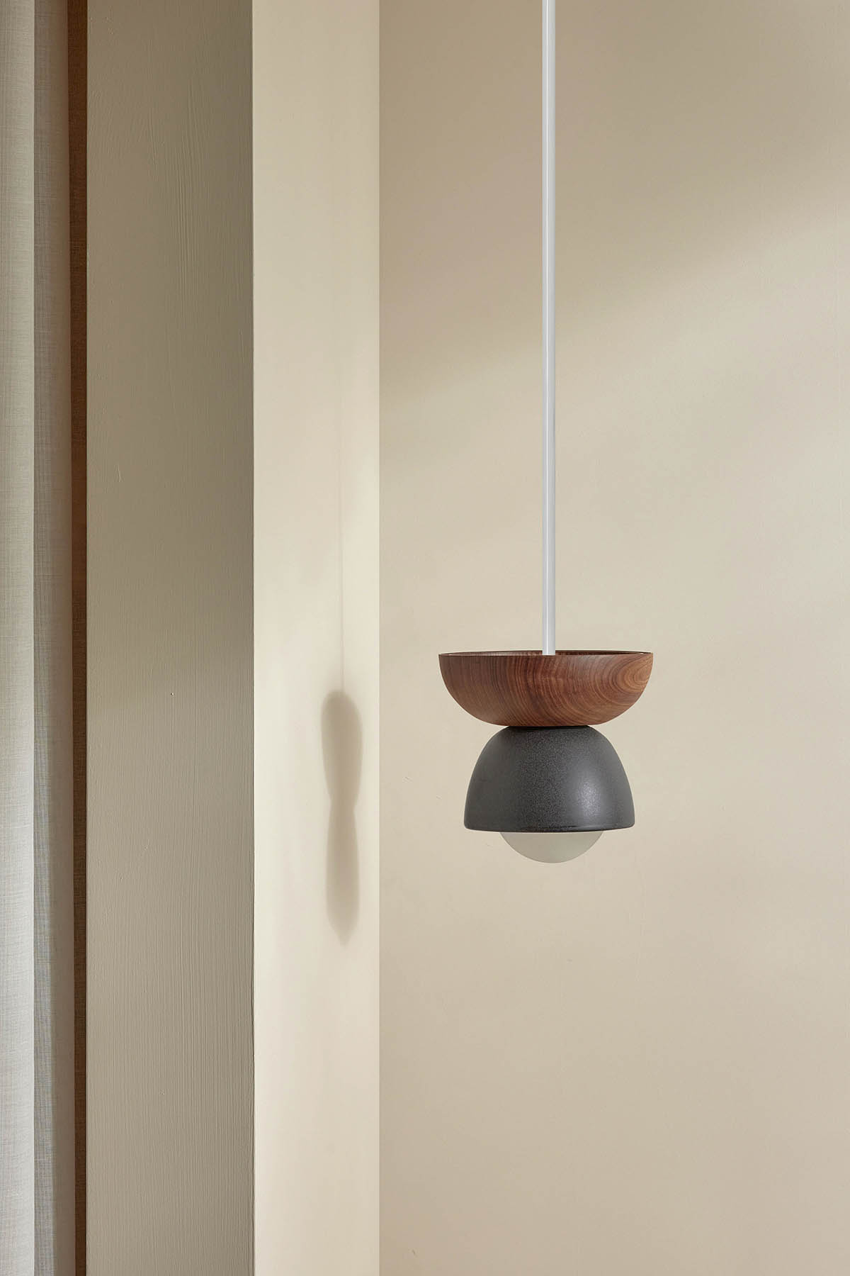 Terra 00 Pendant Light - Solid Rod Lead, Walnut, White Satin