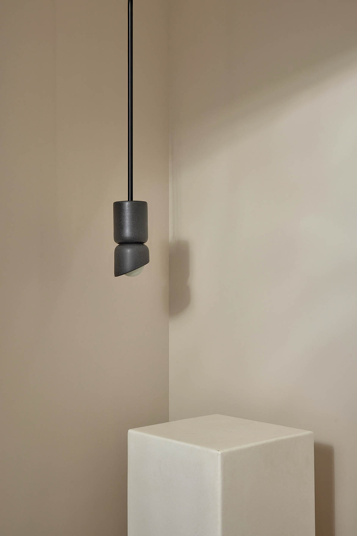 Terra 1.5 Pendant Light - Solid Rod Lead, Brushed Black
