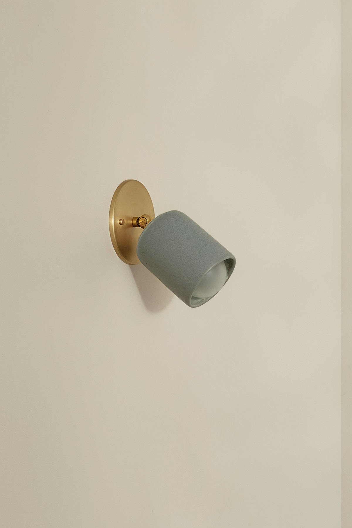 Terra 1 Short Surface Sconce Fog, Brass, IP44