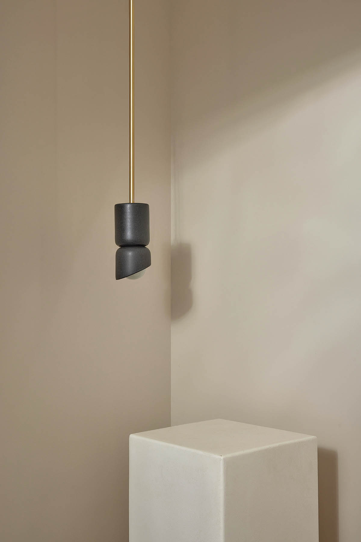 Terra 1.5 Pendant Light - Solid Rod Lead, Brass