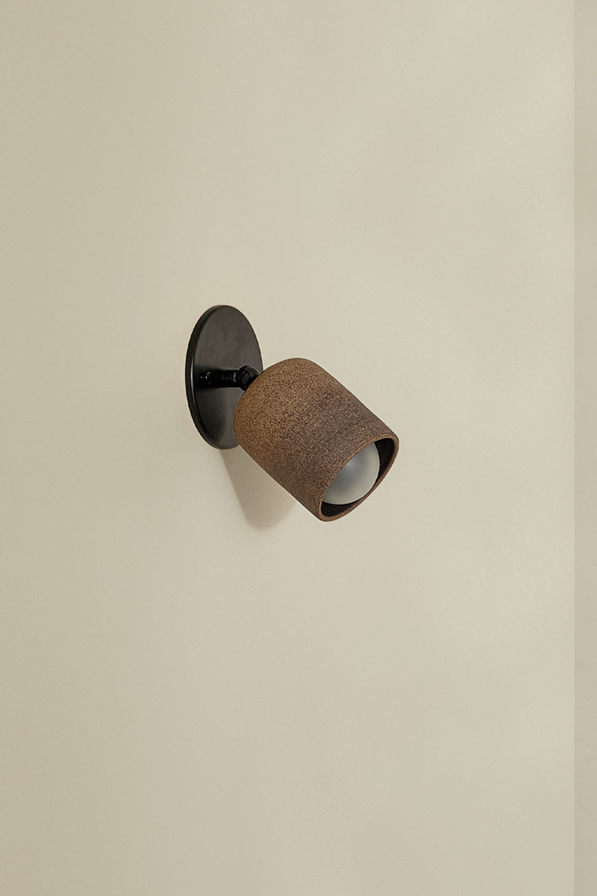 Terra 1 Short Surface Sconce Clay, Brushed Black, IP44